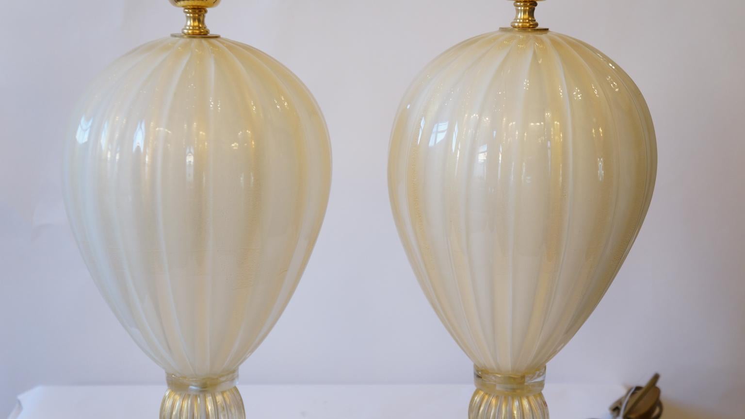 Late 20th Century Alberto Donà Mid-Century Modern White Veronese Two Murano Glass Table Lamps 1985 For Sale