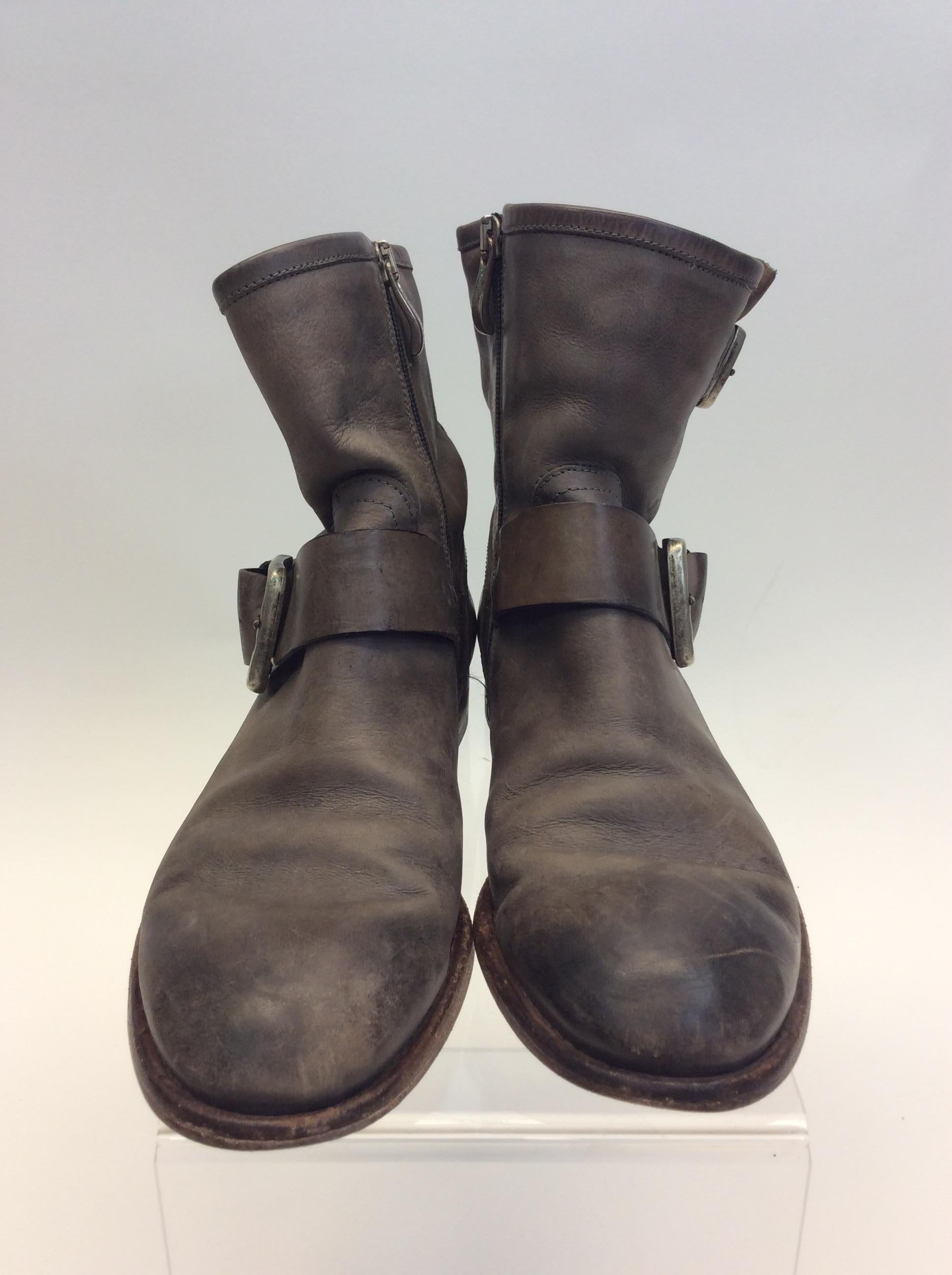 Alberto Fermani Brown Leather Booties
$150
Made in Italy
Size 36
1