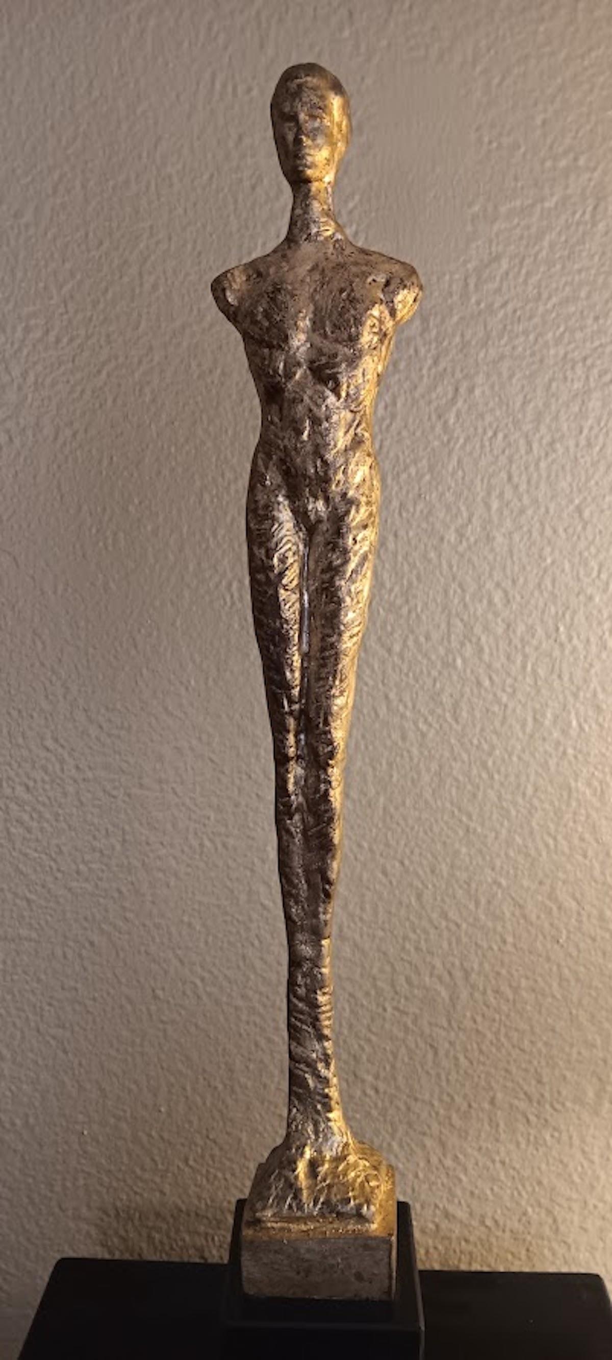 Nach Alberto Giacometti, Mann stehend, Bronzefigur im Angebot 1