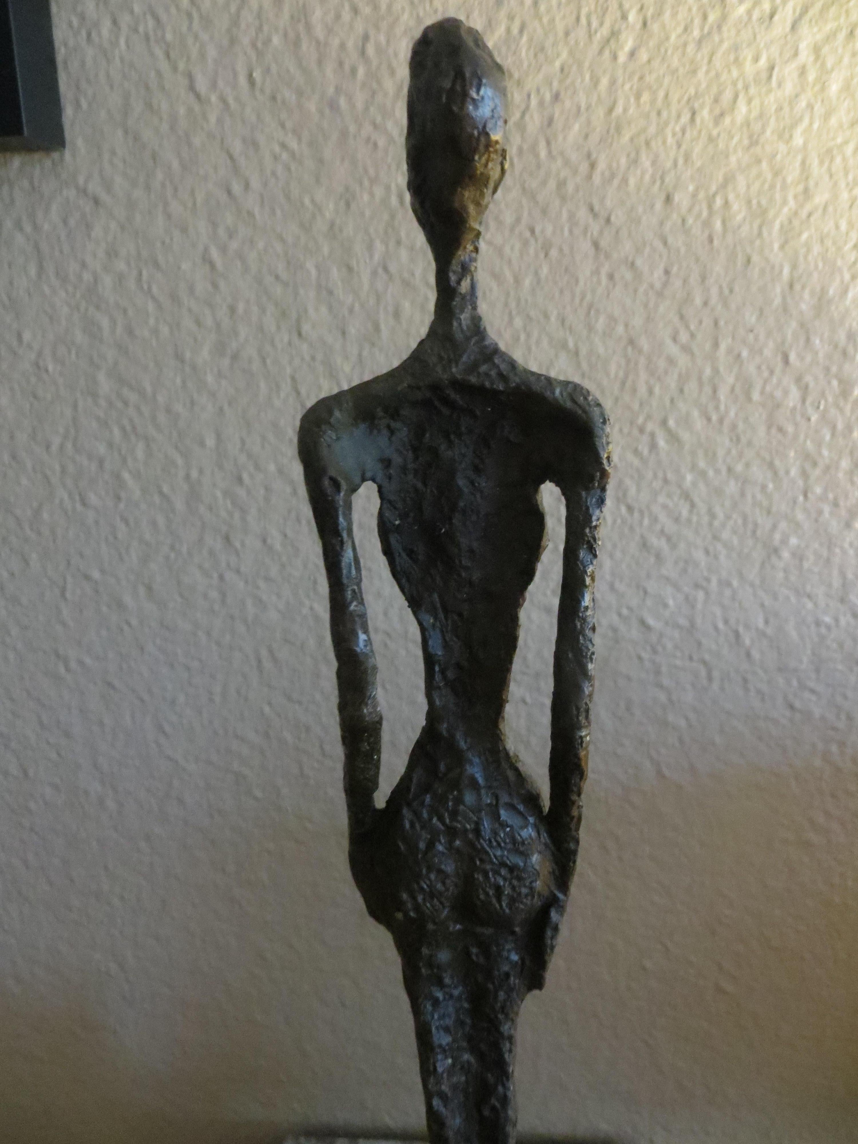 Dopo Alberto Giacometti, Uomo in piedi, Figura in bronzo in vendita 5