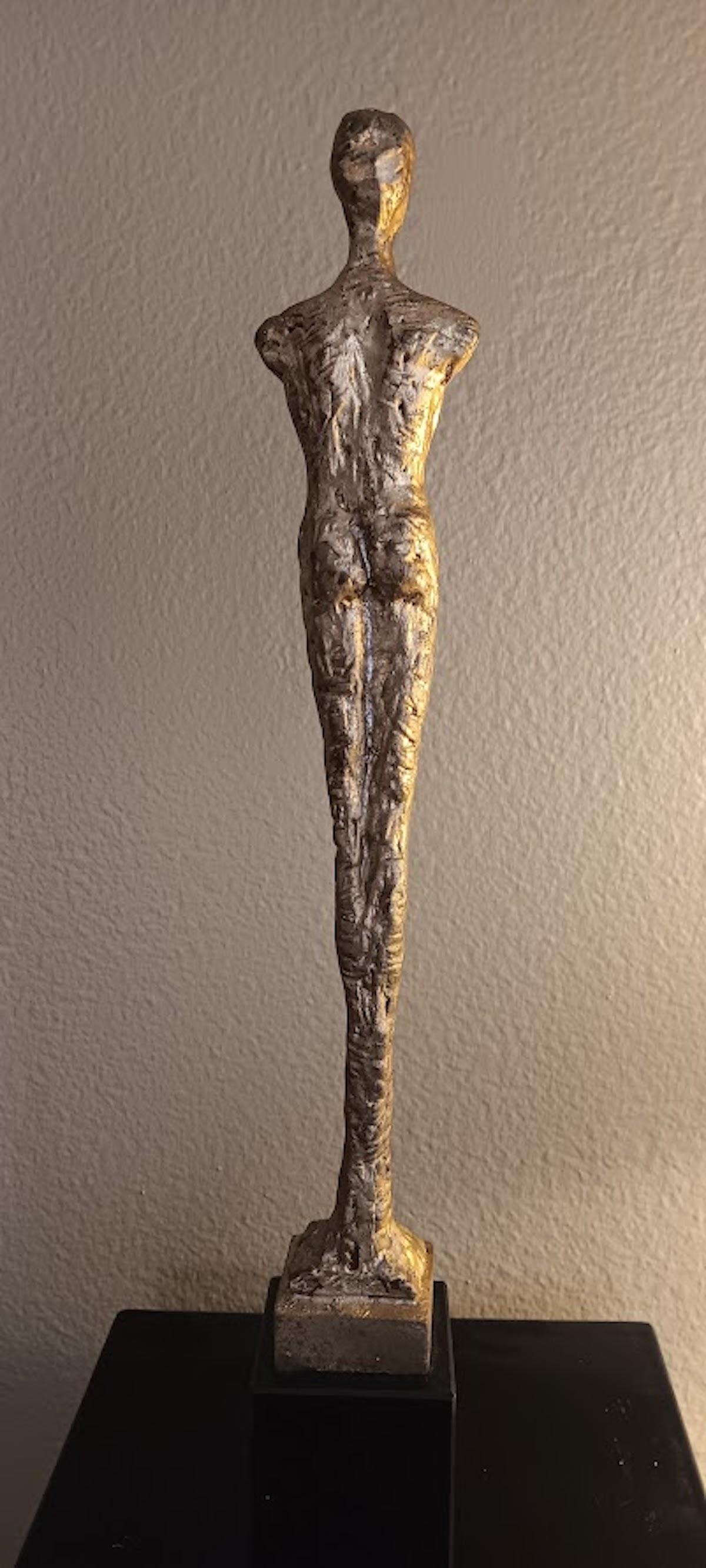 Nach Alberto Giacometti, Mann stehend, Bronzefigur im Angebot 5