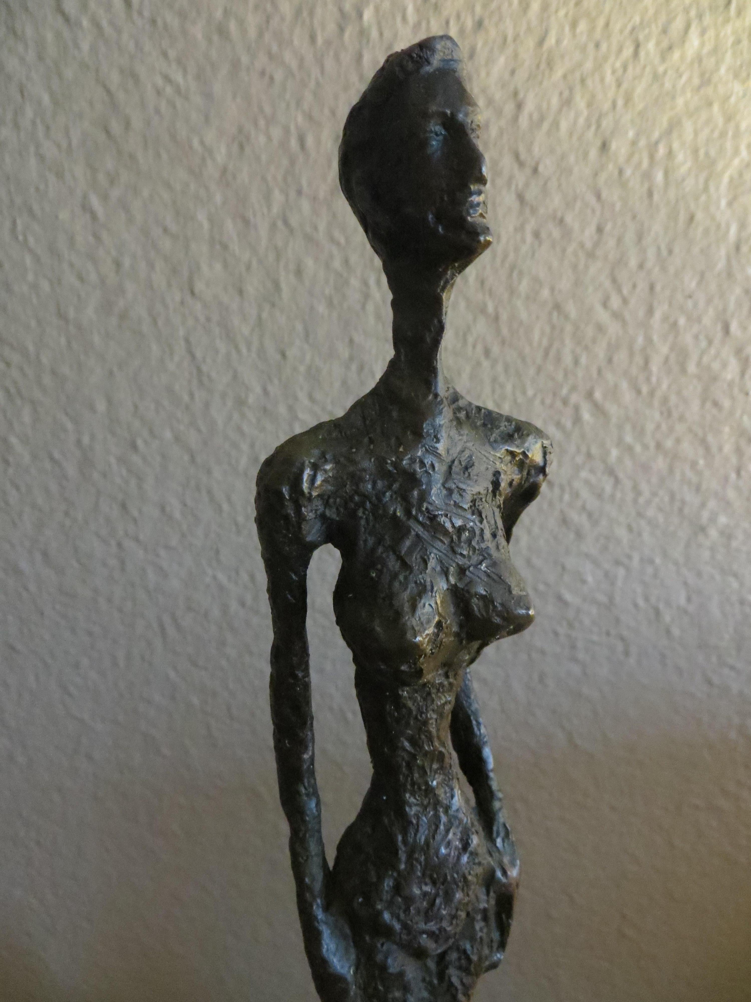Dopo Alberto Giacometti, Uomo in piedi, Figura in bronzo in vendita 9