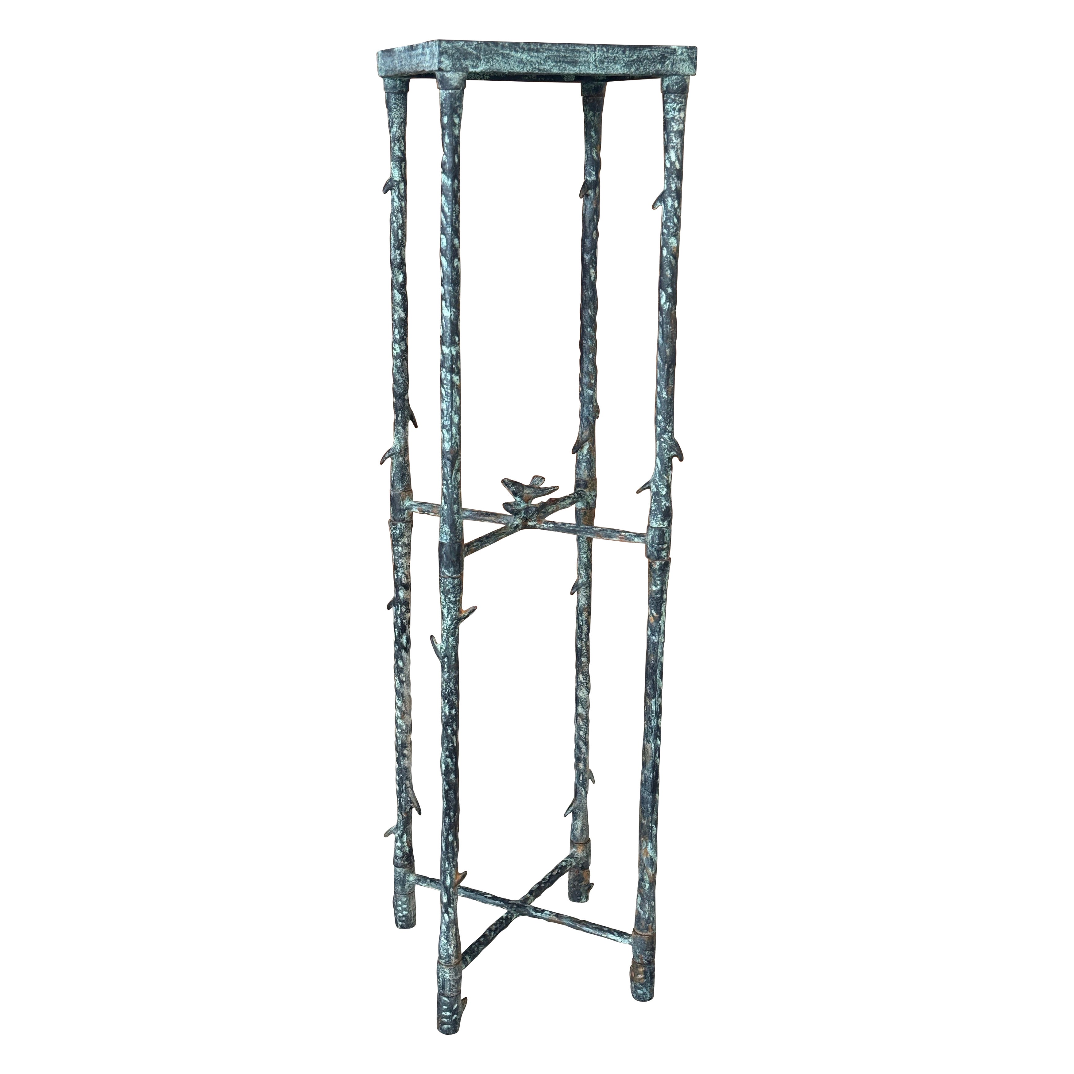 Piantana in metallo Faux Bois in stile Alberto Giacometti con patina di Verdigris in vendita