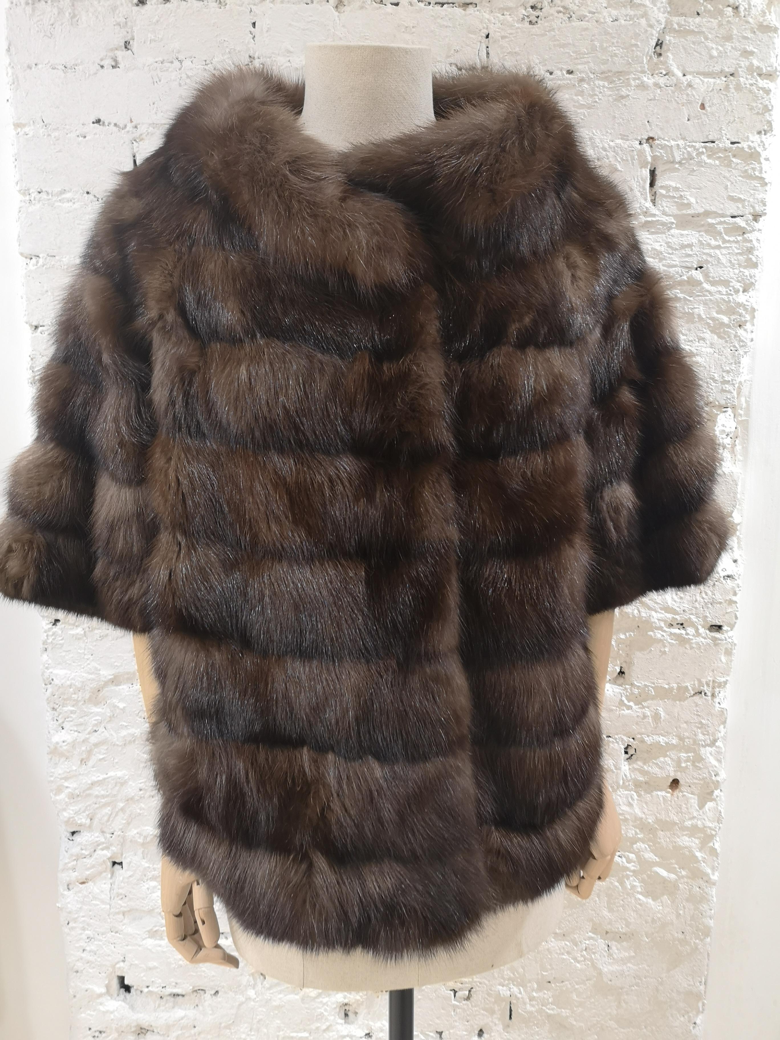 Alberto Leonardi sable brown fur
totally made in italy 
total lenght 65 cm
shoulder to hem 29 cm