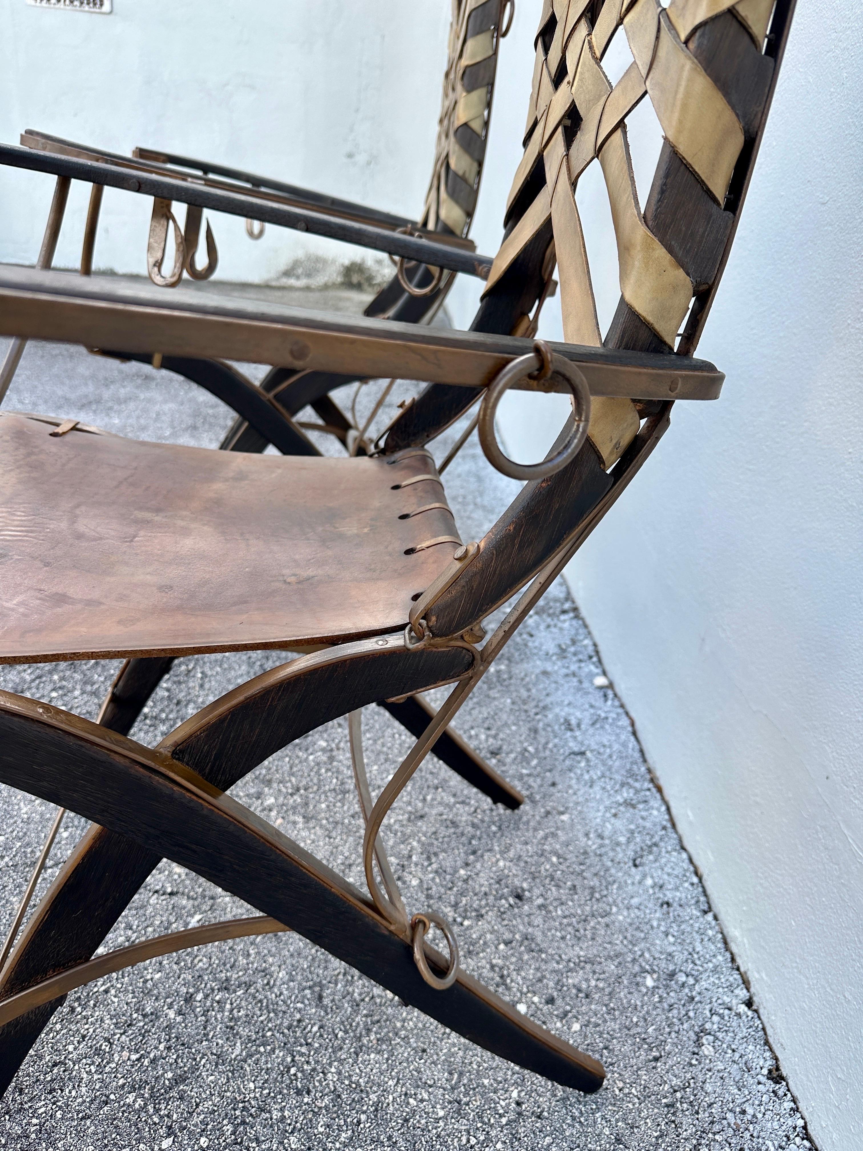 Paire de fauteuils originaux en Oak Oak, fer et lanières de cuir Alberto Marconetti en vente 1