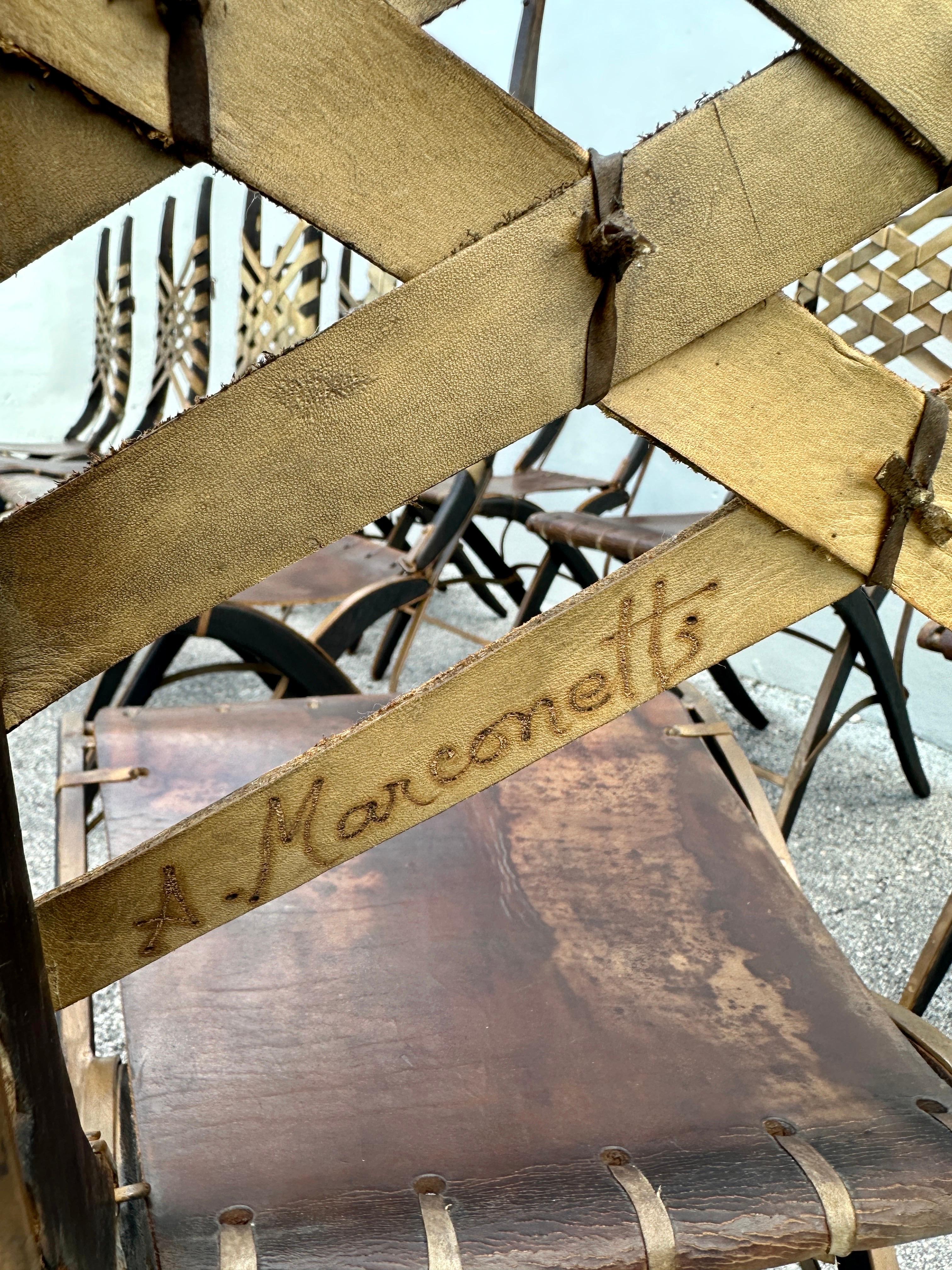 Alberto Marconetti Original Esszimmerstühle aus Eiche, Eisen und Leder mit Lederriemen, 12er-Set (Rustikal) im Angebot