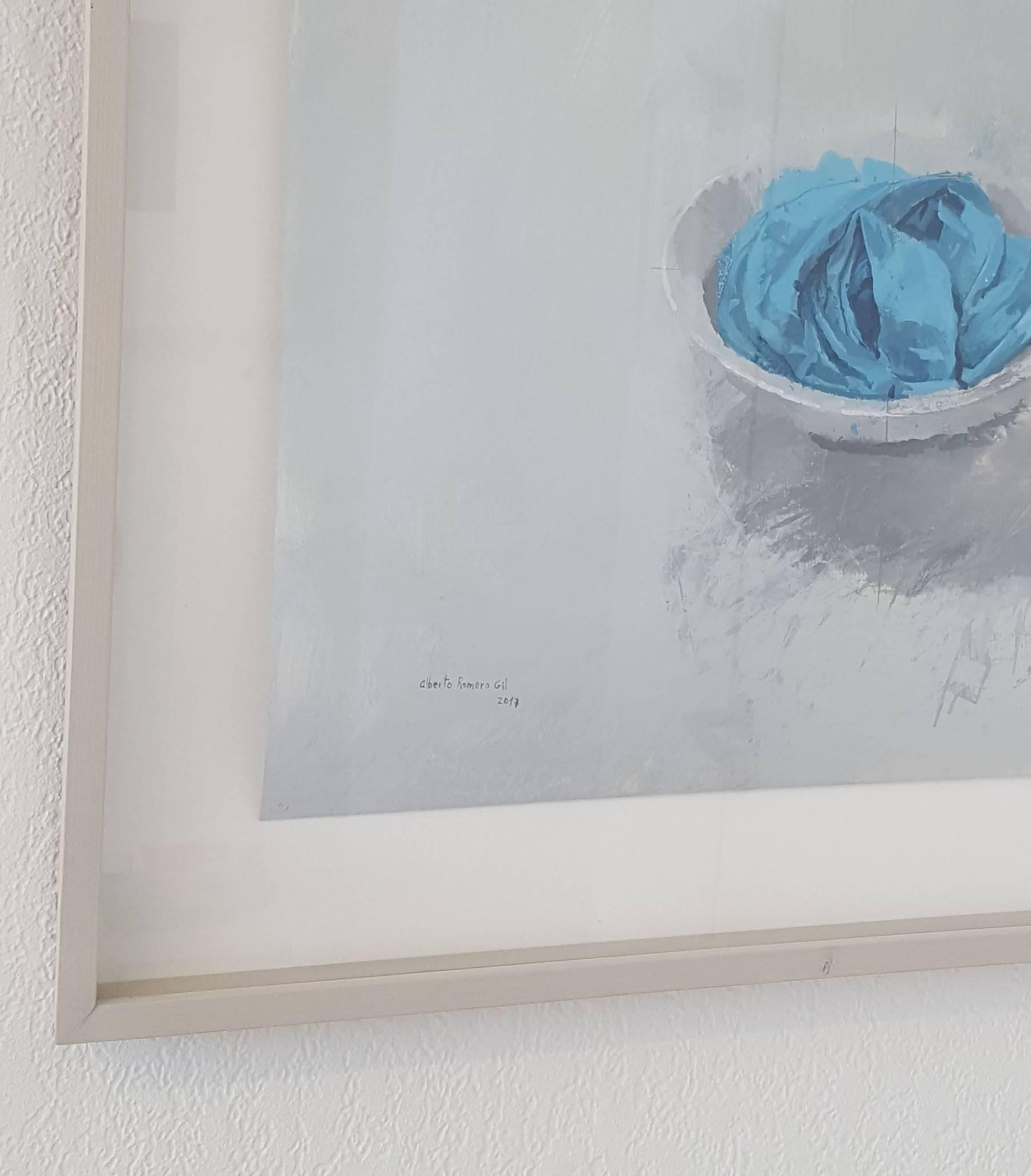  Bowl with blue cloth - still life - 21st century Realism Oil on Paper - Painting by Alberto Romero