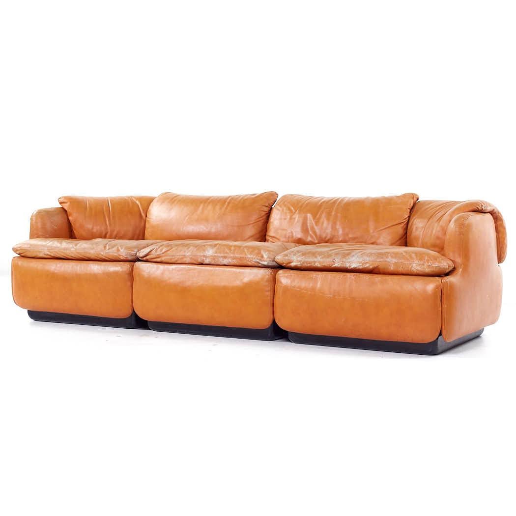 Mid-Century Modern Alberto Roselli for Sapporiti Confidential Mid Century Italian Leather Sofa For Sale