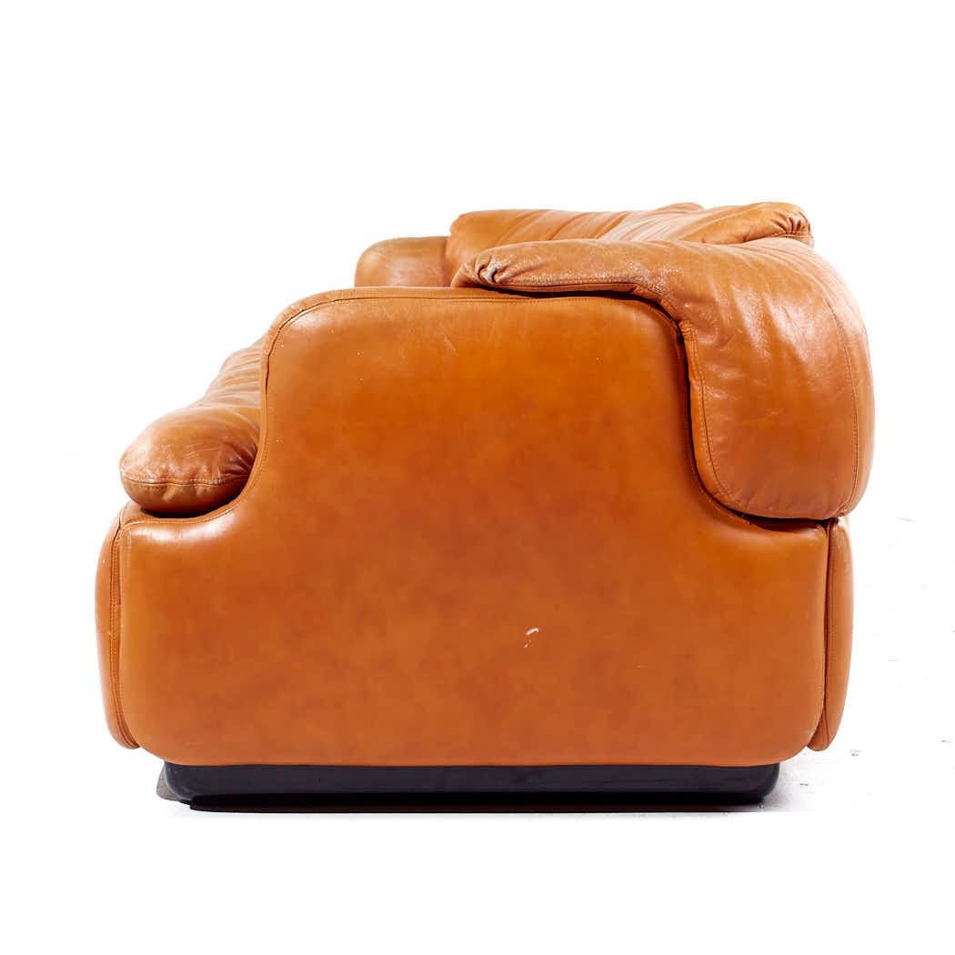 Alberto Roselli for Sapporiti Confidential Mid Century Italian Leather Sofa For Sale 1