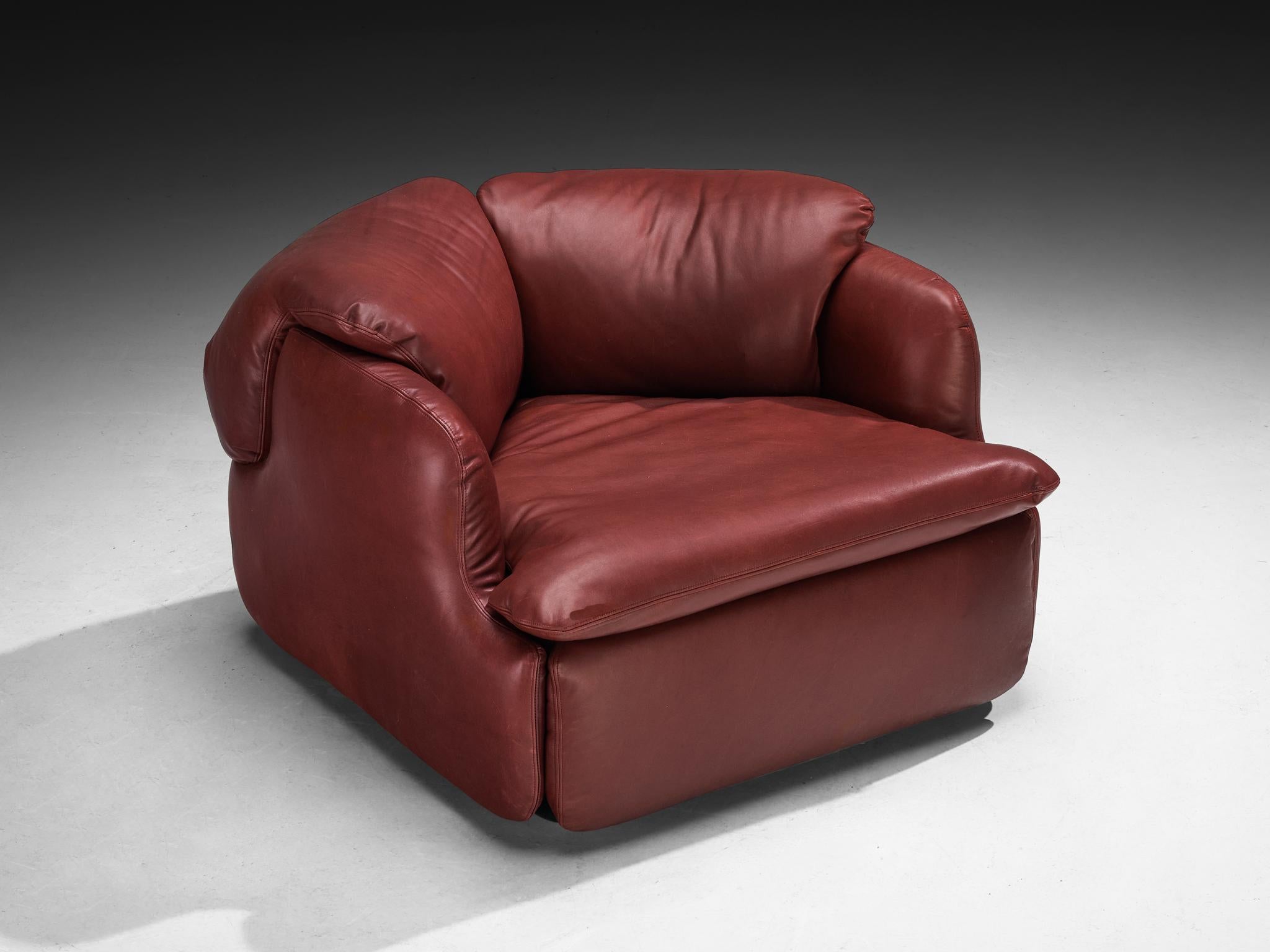 Alberto Rosselli per Saporiti, poltrona lounge, modello 'Confidential', pelle, Italia, 1972

Nel 1972, l'architetto e designer italiano Alberto Rosselli Saporiti progettò una caratteristica poltrona da salotto per Saporiti Italia. Questo pezzo