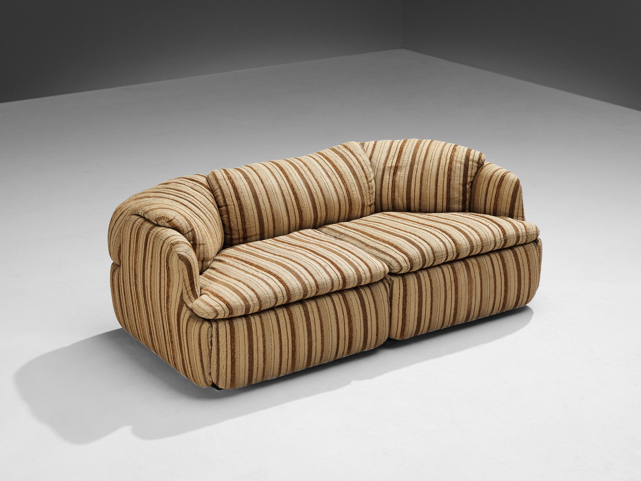 Alberto Rosselli for Saporiti, sectional sofa, model 'Confidential', fabric, Italy, design 1972

Sofa designed by Italian architect and furniture designer Alberto Rosselli in 1972 for Saporiti Italia. The characteristic striped upholstery is