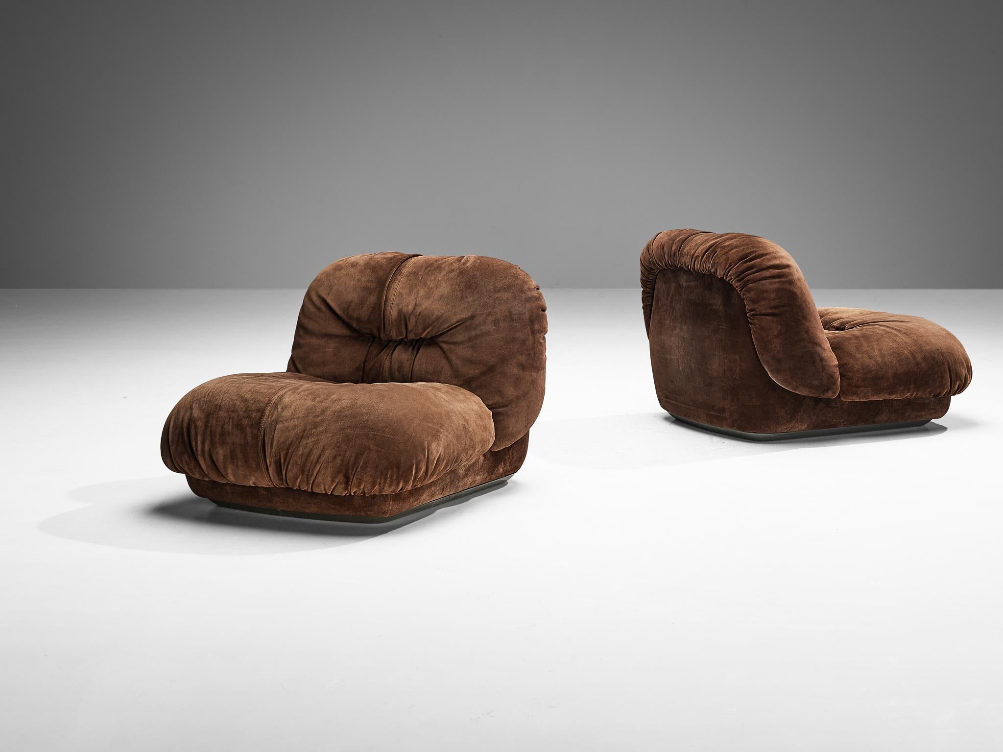 Alberto Rosselli for Saporiti, 'Maxijumbo' lounge chairs, suede, ABS plastic, Italy, 1970s 

Extremely comfortable lounge chairs designed by Alberto Rosselli for Saporiti.  These chairs are made to reach an ultimate level of comfort as can clearly