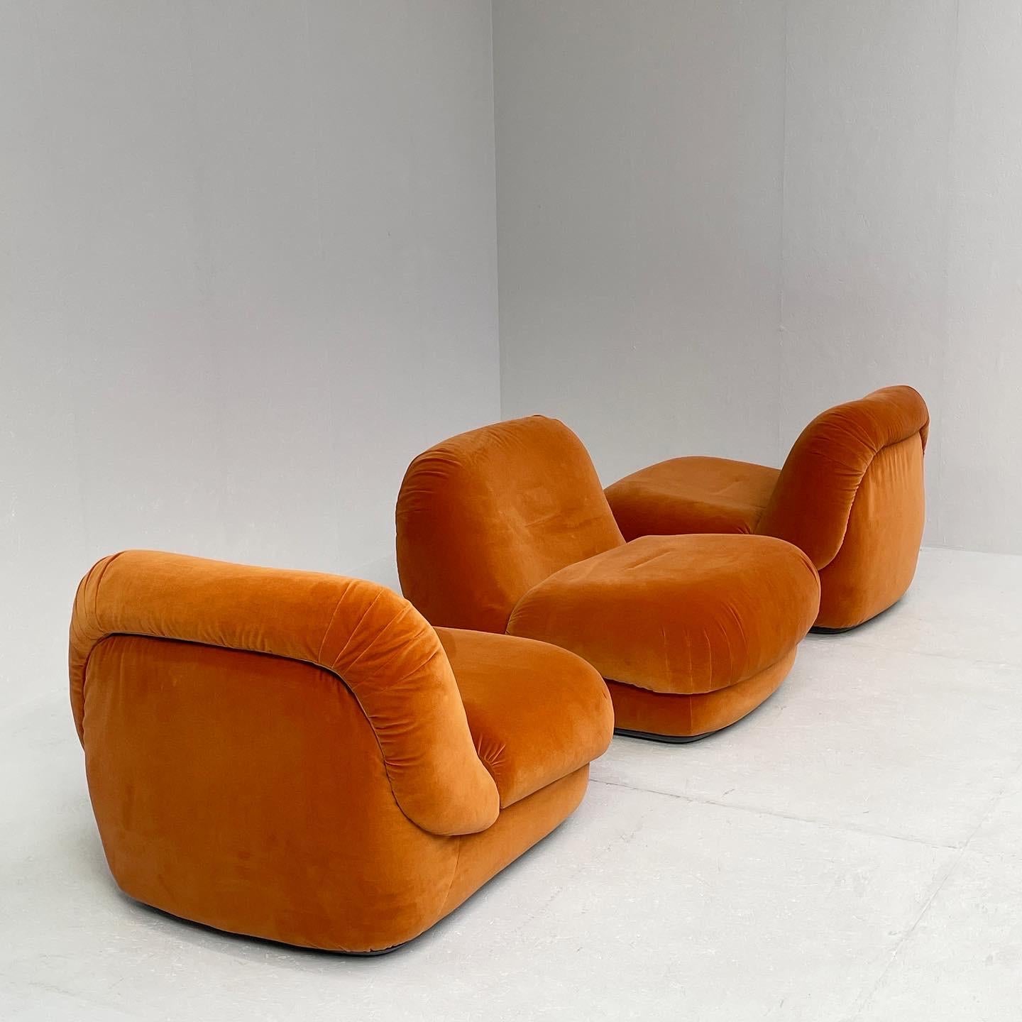 Plastic Alberto Rosselli for Saporiti, 'Maxijumbo' lounge chairs, italy, 1970s