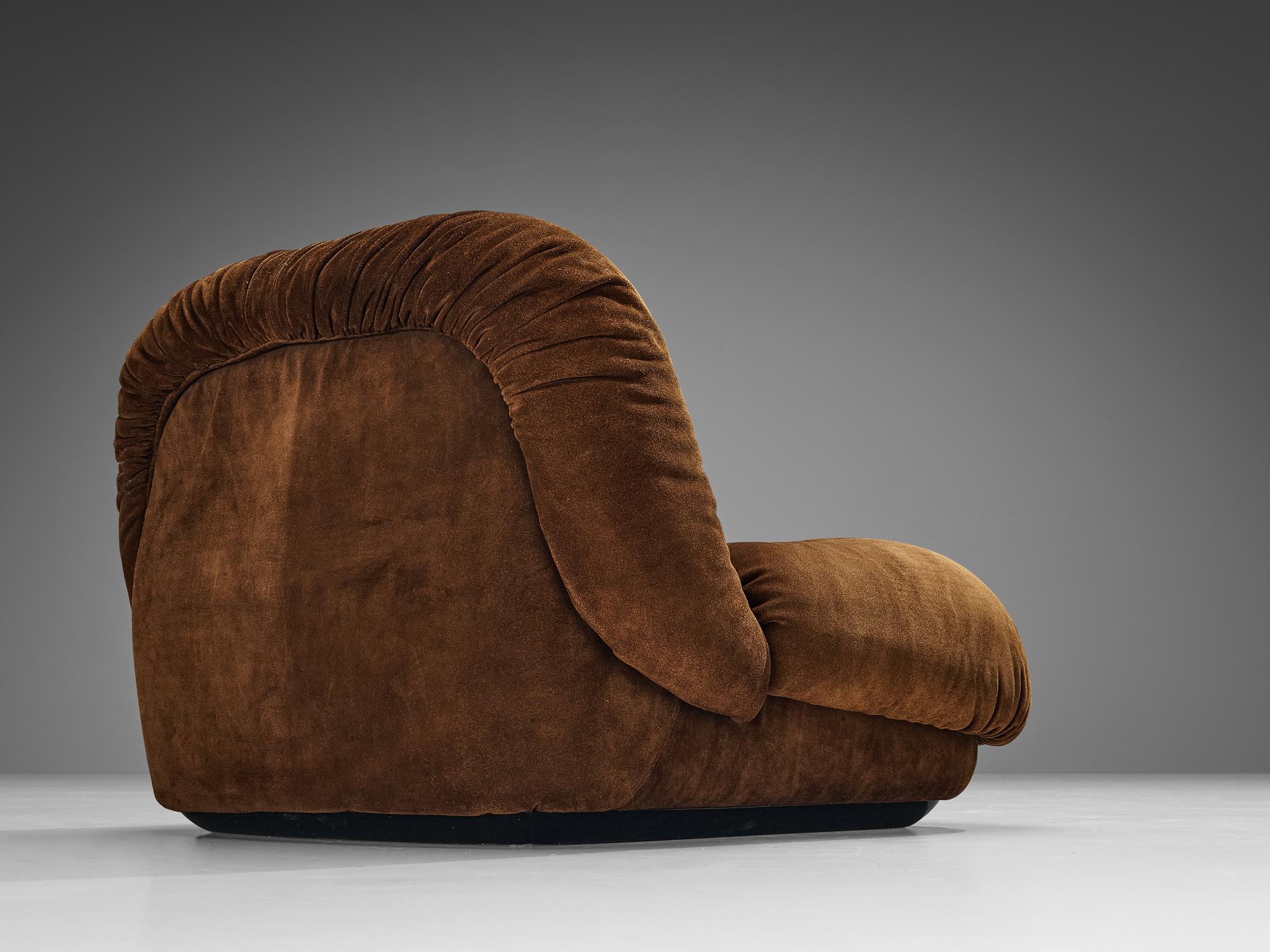 Alberto Rosselli for Saporiti 'Maxijumbo' Pair of Lounge Chairs in Suede In Good Condition In Waalwijk, NL