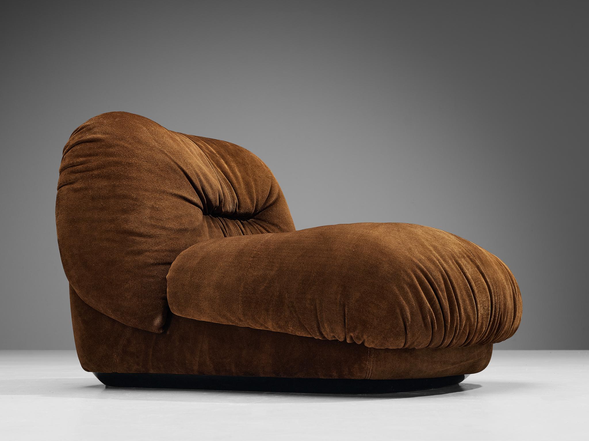 Alberto Rosselli for Saporiti 'Maxijumbo' Pair of Lounge Chairs in Suede 3