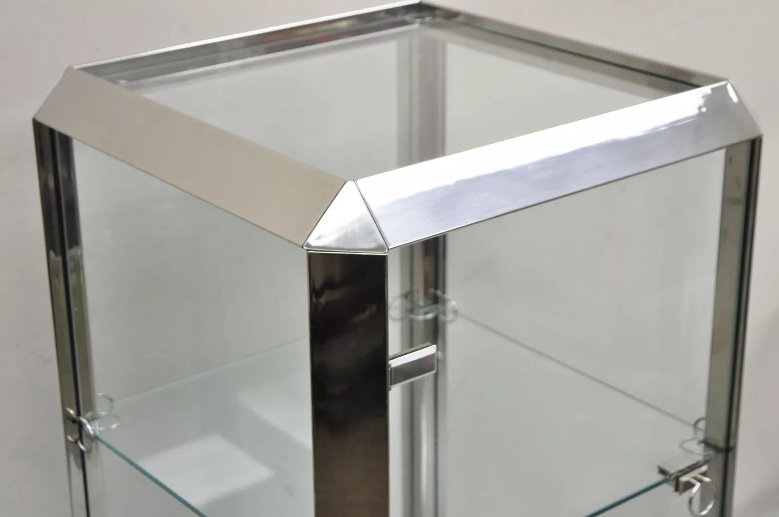 Vitrina moderna italiana de cromo y cristal Alberto Rosselli para Saporiti P800 siglo XX en venta