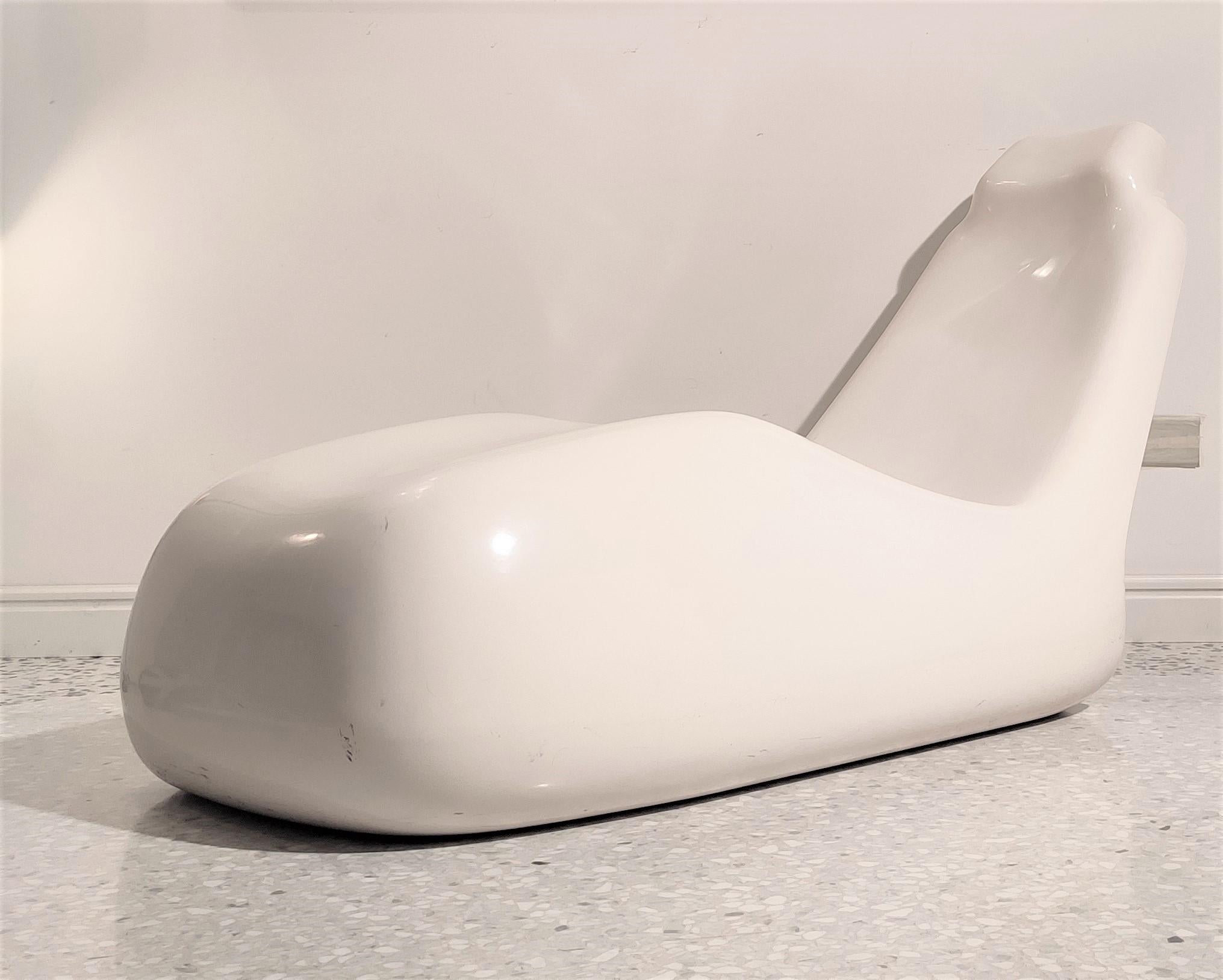 Fiberglass Midcentury White Lounge Chair 