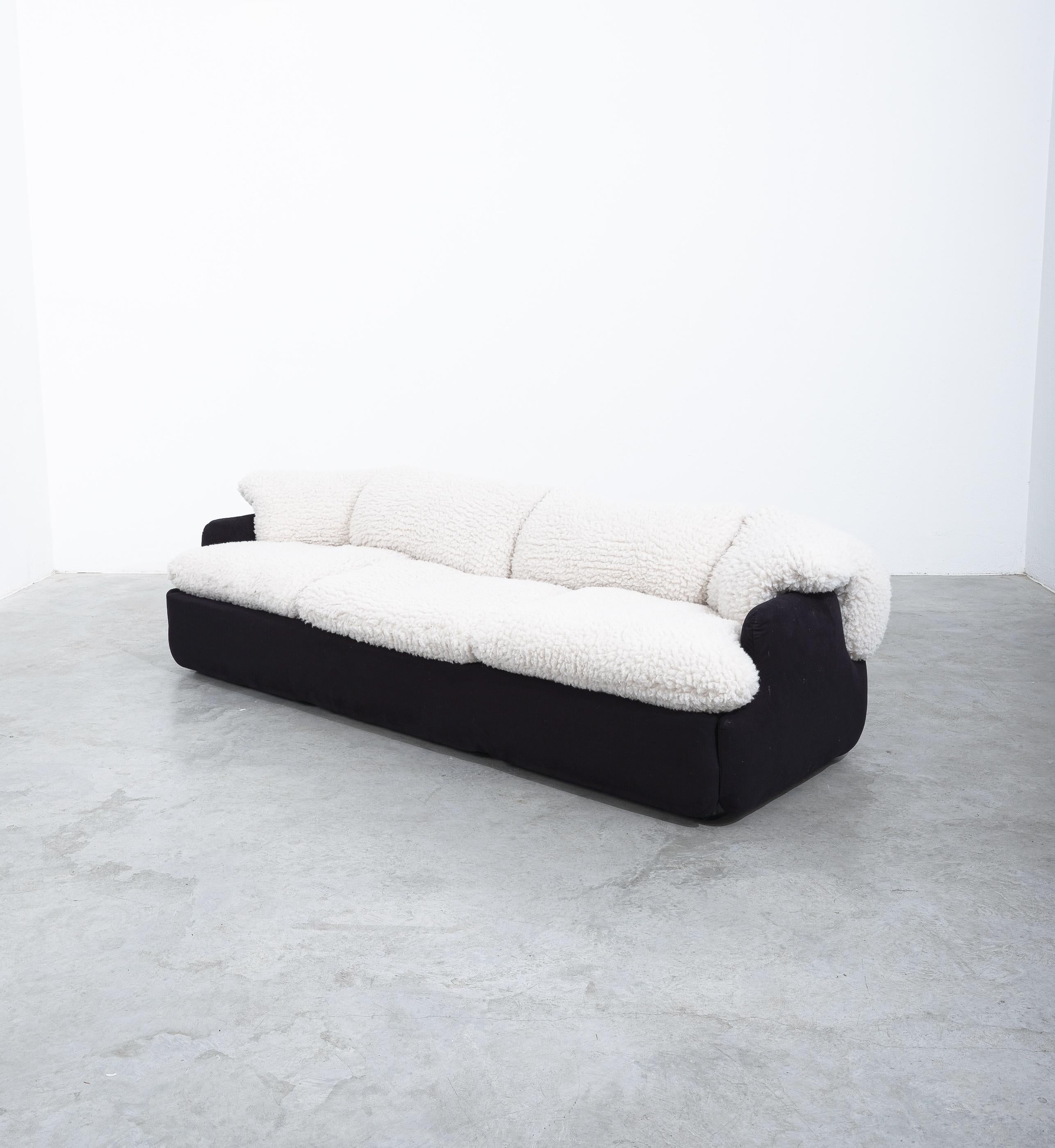 Alberto Rosselli Sofa For Saporiti 'Confidential' White Black Wool, Italy 1970 For Sale 4