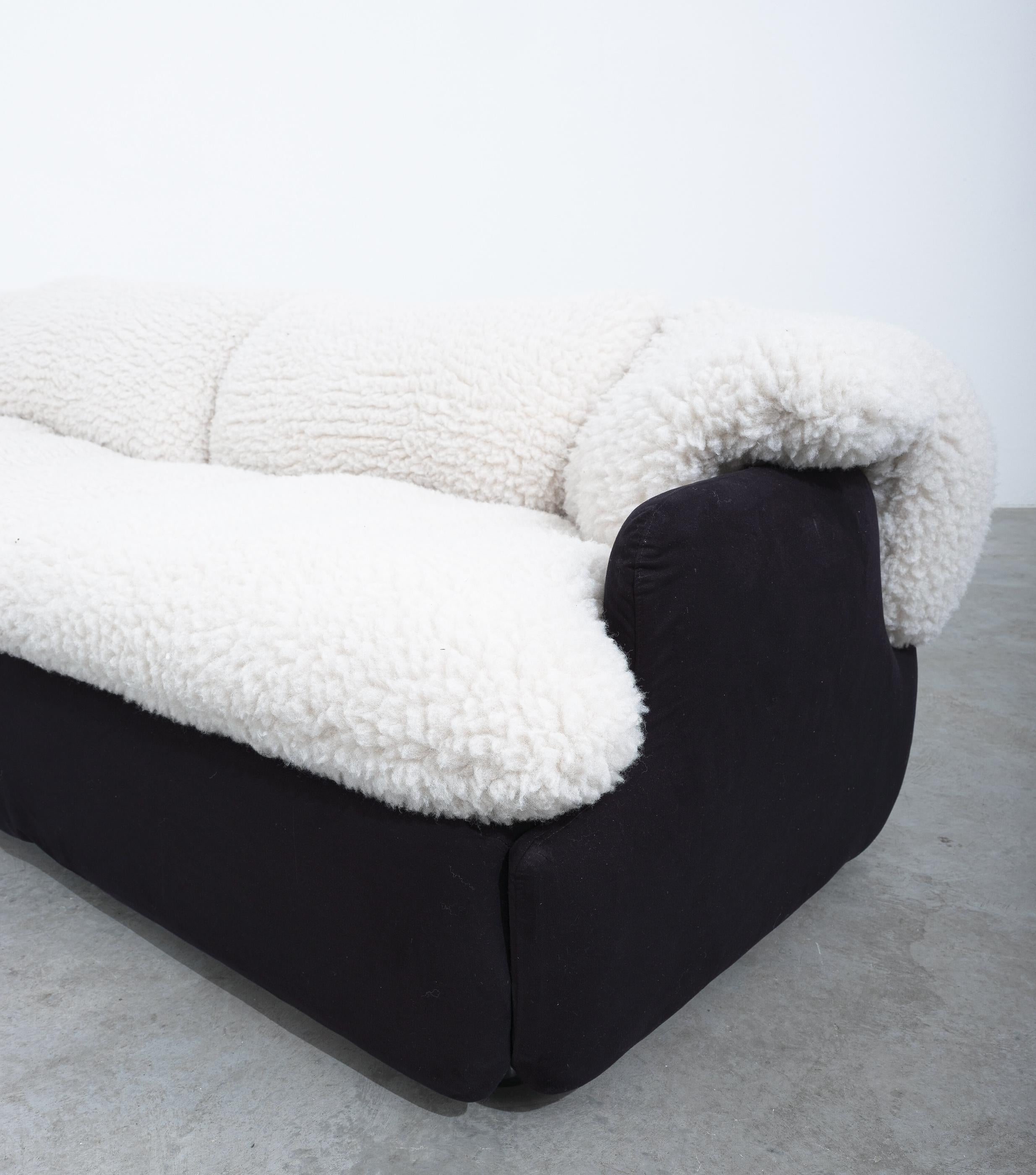 Alberto Rosselli Sofa For Saporiti 'Confidential' White Black Wool, Italy 1970 For Sale 5