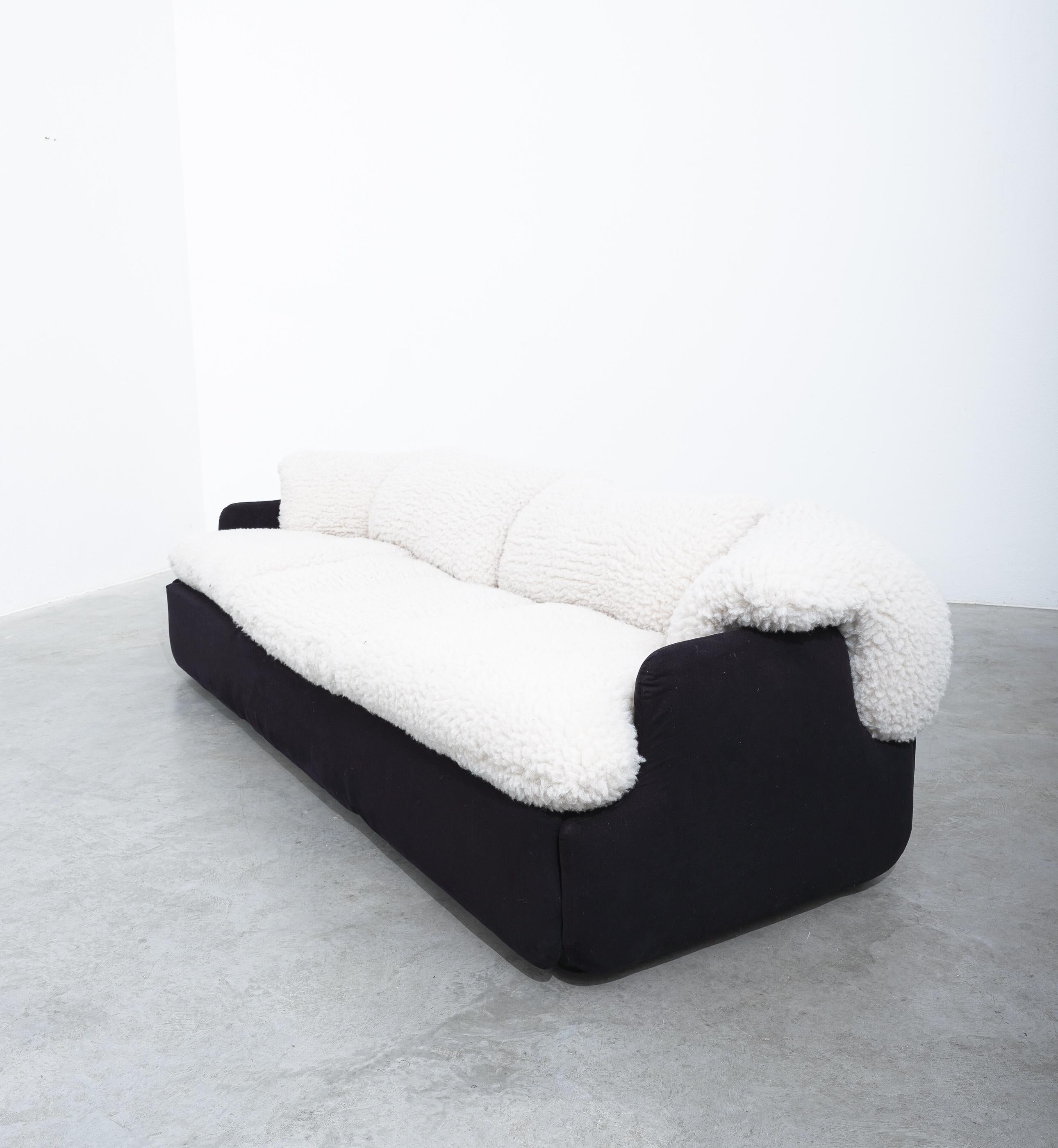 Alberto Rosselli Sofa For Saporiti 'Confidential' White Black Wool, Italy 1970 For Sale 6