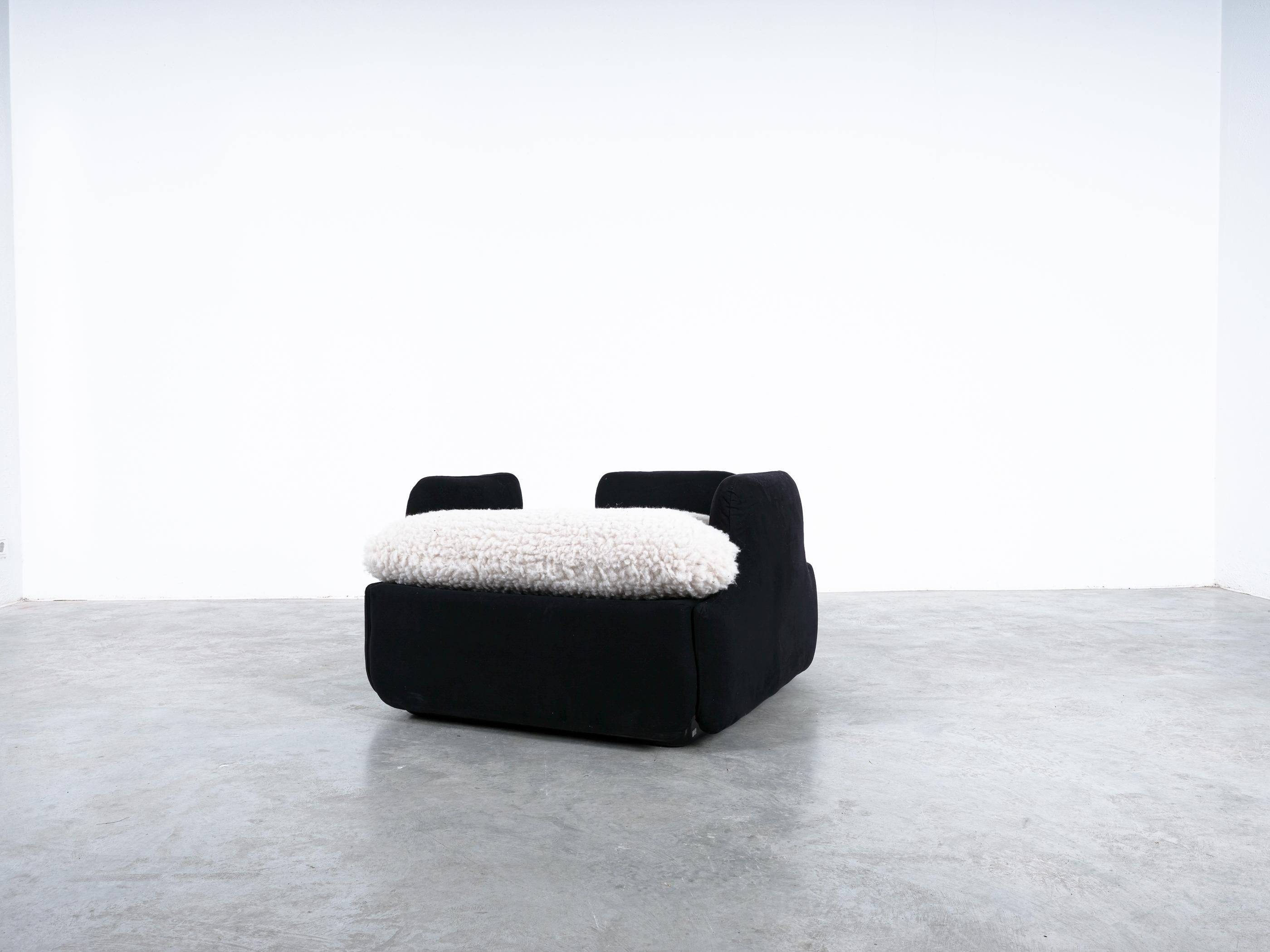 Alberto Rosselli Sofa For Saporiti 'Confidential' White Black Wool, Italy 1970 For Sale 9