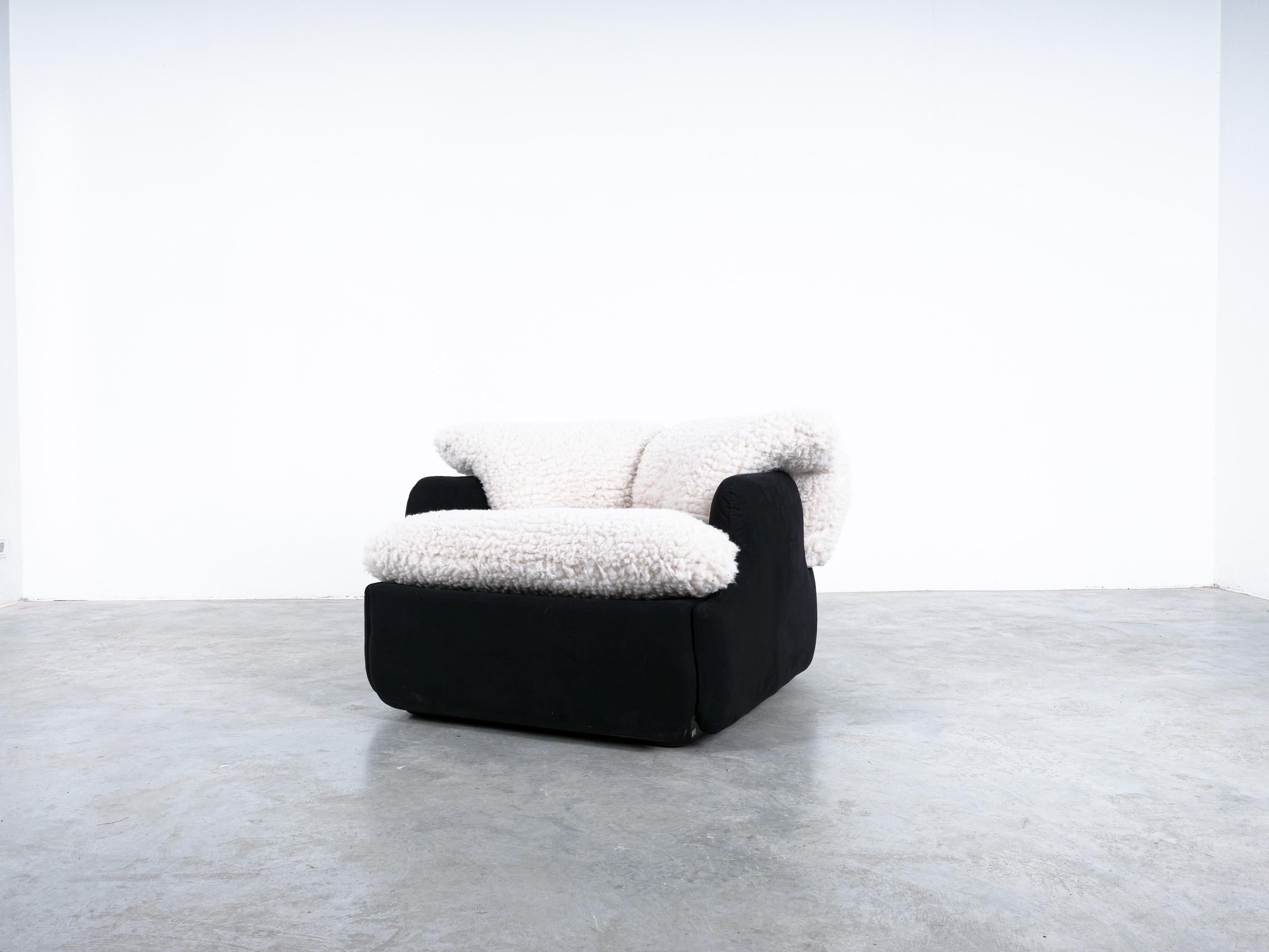 Alberto Rosselli Sofa For Saporiti 'Confidential' White Black Wool, Italy 1970 For Sale 10
