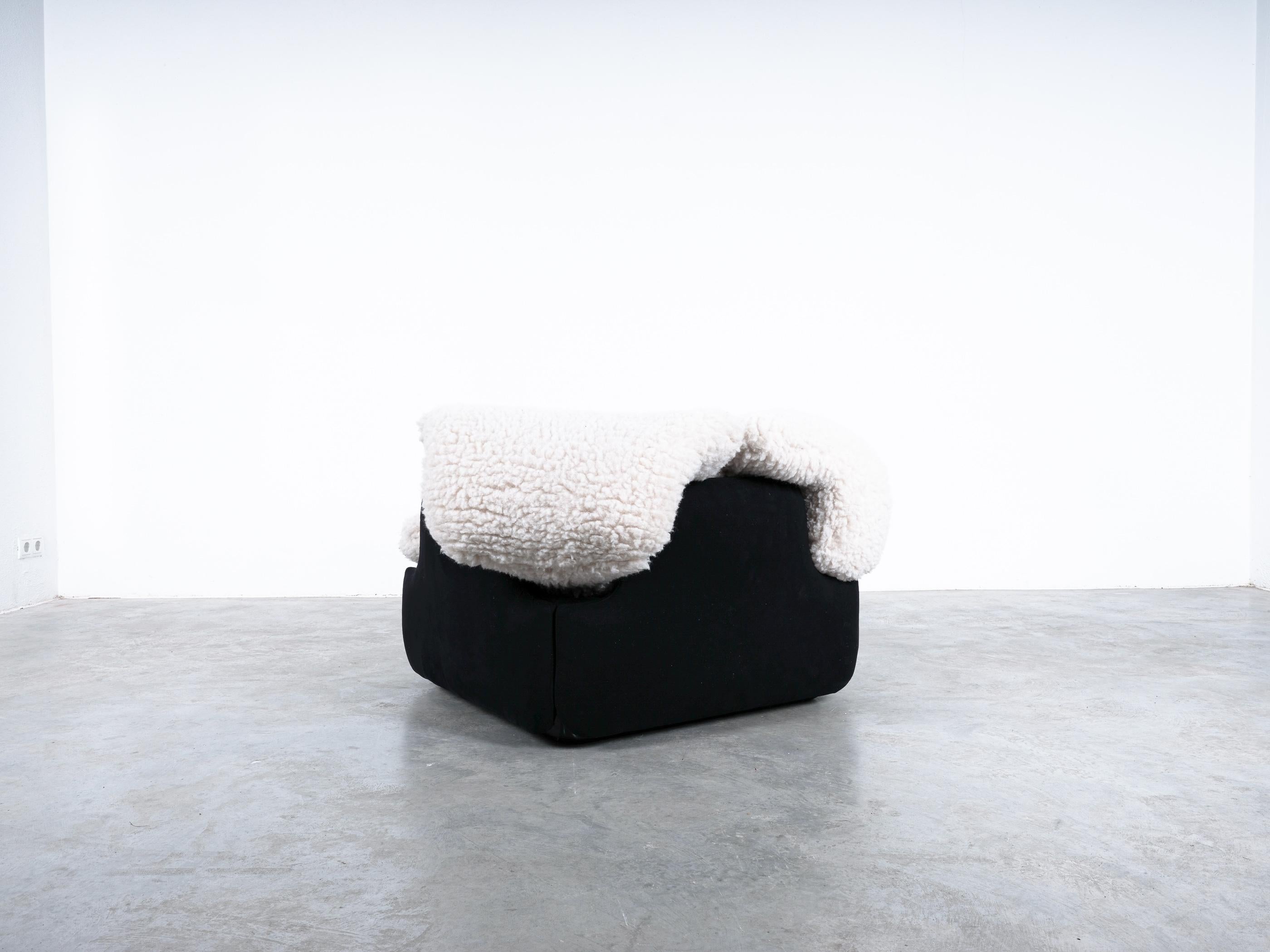 Alberto Rosselli Sofa For Saporiti 'Confidential' White Black Wool, Italy 1970 For Sale 11