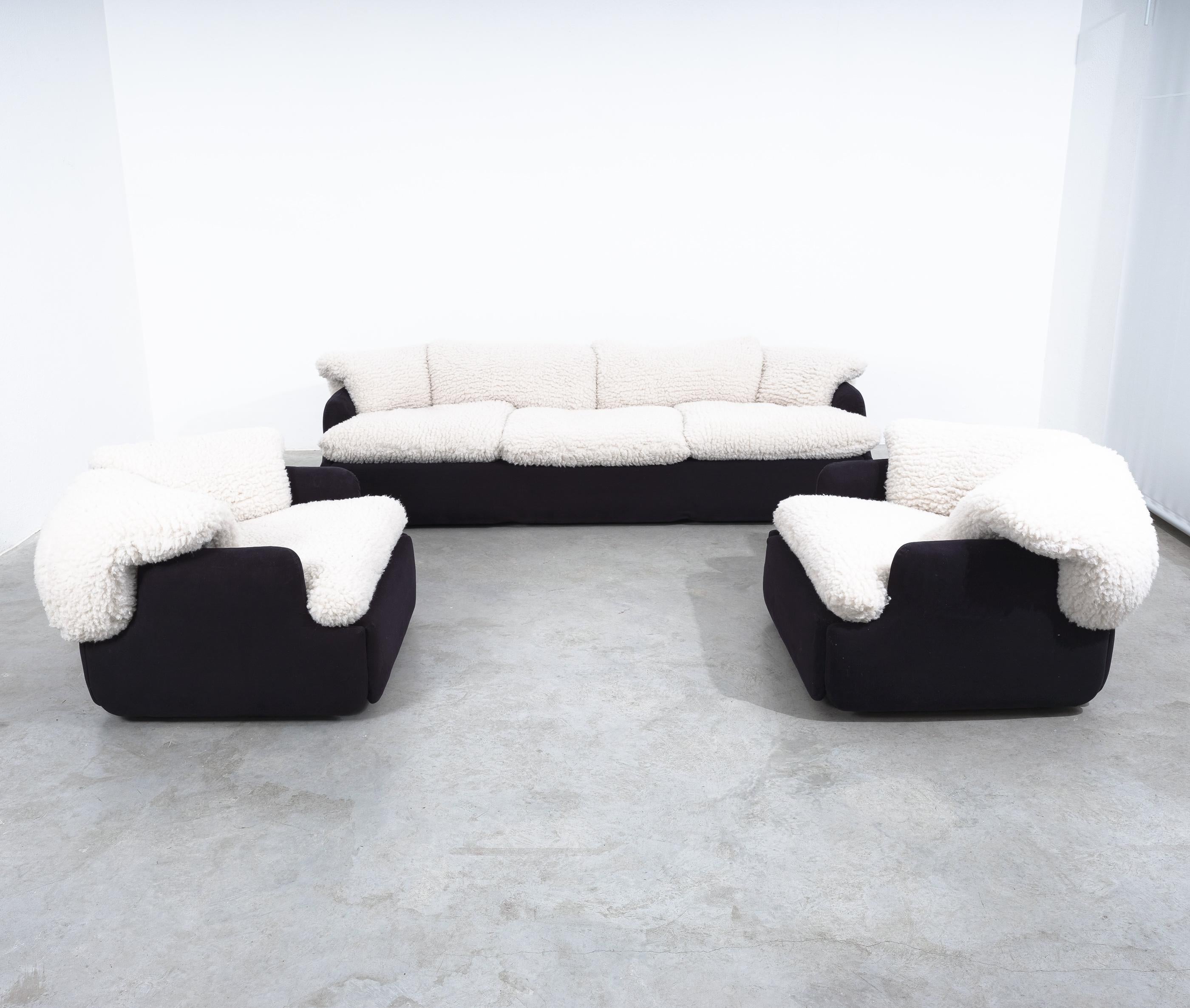 Sofa and chair ensemble by Alberto Rosselli for Saporiti, “Confidential”, with an extraordinary, fluffy white wool upholstery, Italy, 1970. Very good condition.

Large sofa and 2 single chairs designed by Italian architect and furniture designer