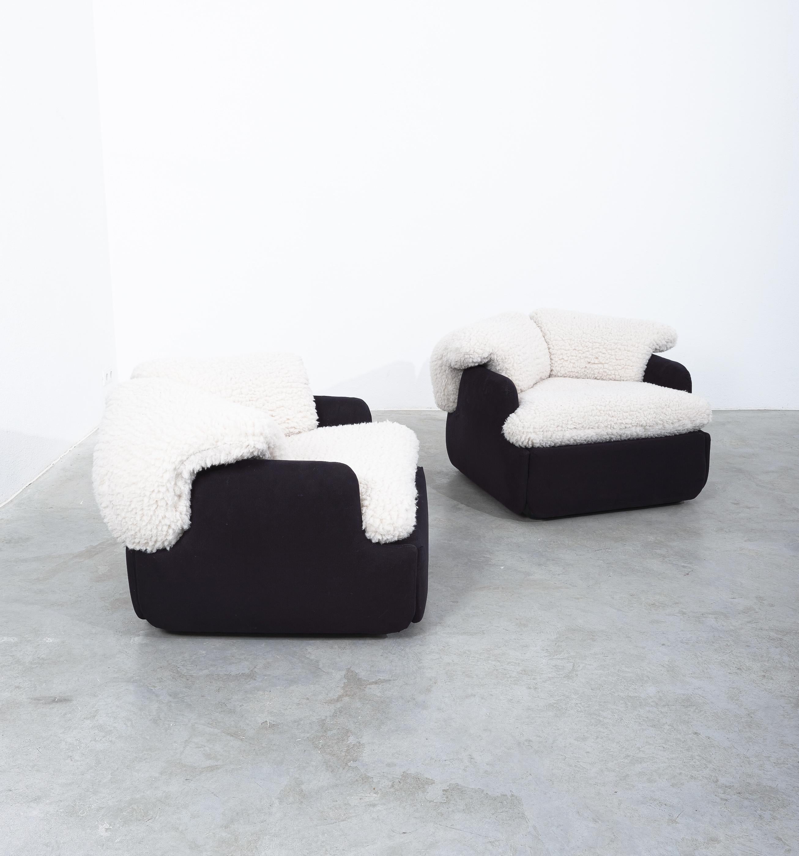 Late 20th Century Alberto Rosselli Sofa For Saporiti 'Confidential' White Black Wool, Italy 1970 For Sale