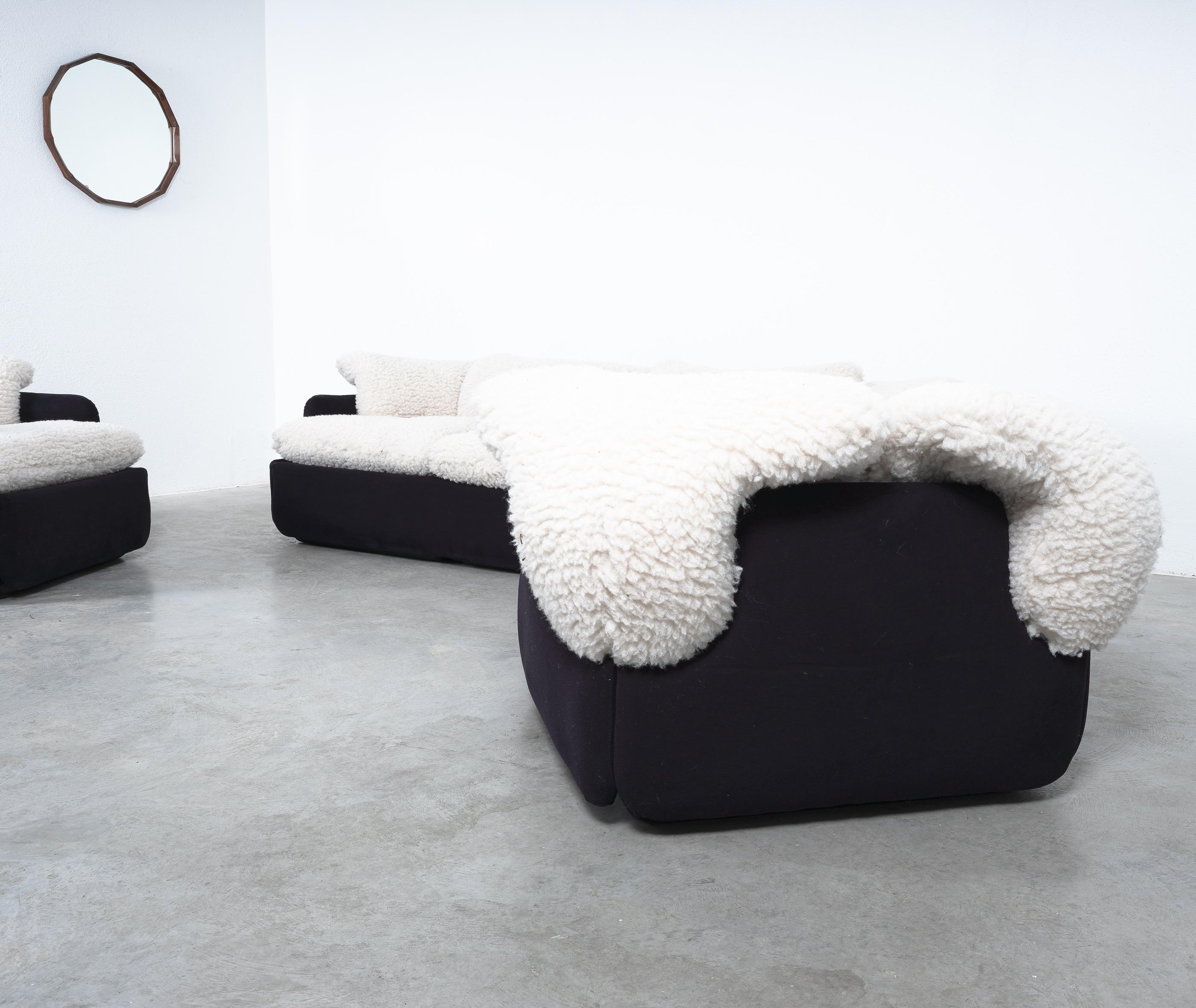 Alberto Rosselli Sofa For Saporiti 'Confidential' White Black Wool, Italy 1970 For Sale 1