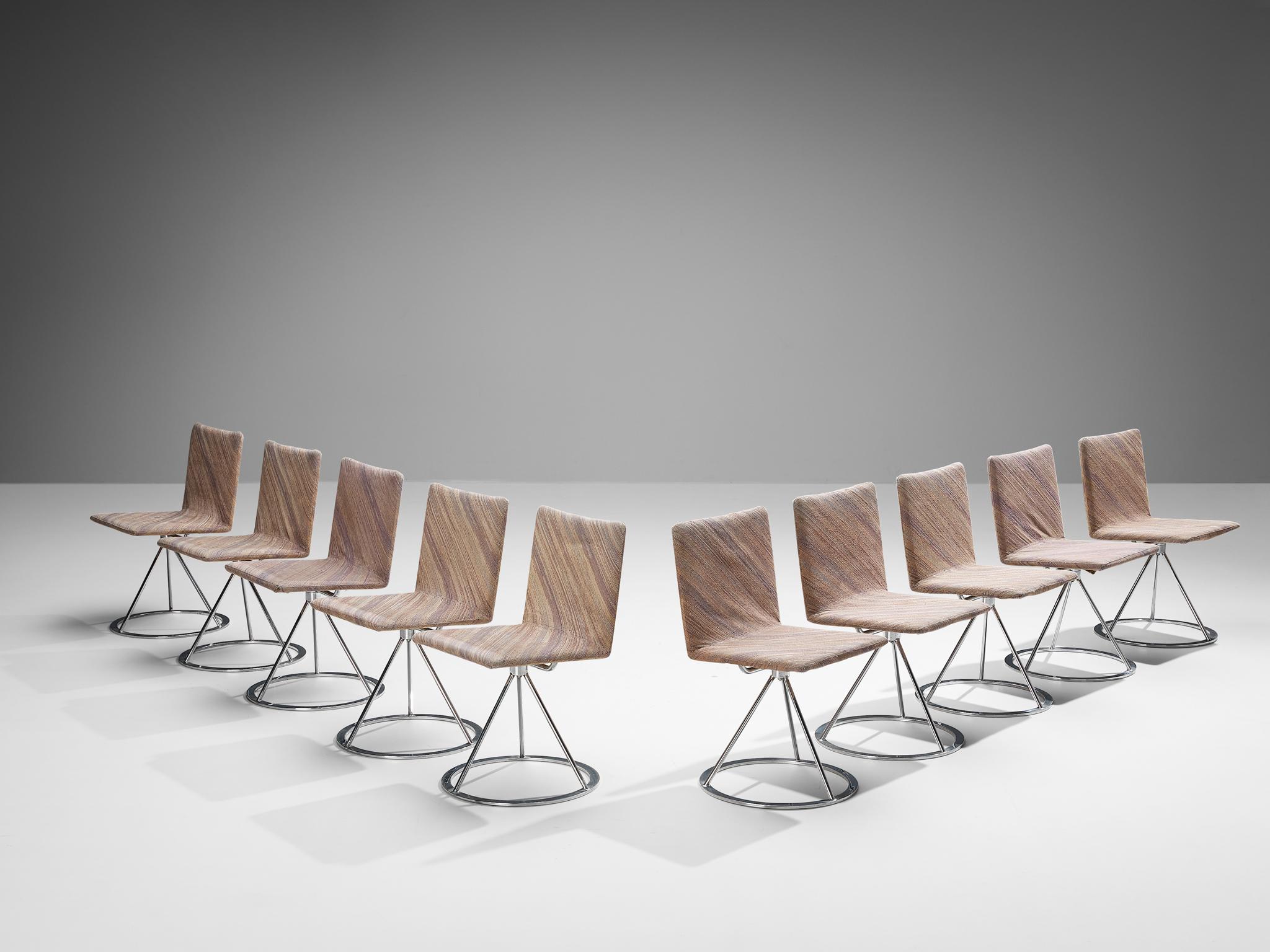 Alberto Salvati e Ambrogio Tresoldi pour Saporiti, ensemble de dix chaises pivotantes 'Dania', tissu, acier chromé, Italie, années 1980

Ces chaises pivotantes ont été conçues par le duo de designers Alberto Salvati et Ambrogio Tresoldi pour
