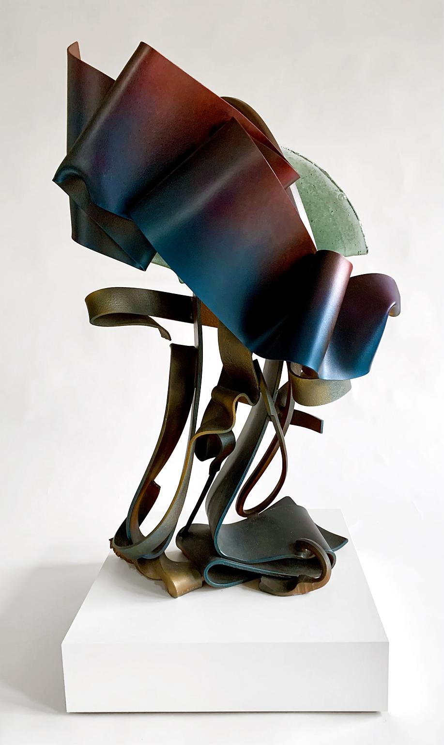 Abstrakte Skulptur „Arc III“ aus Stahlmetall und Gussglas, Industrie – Sculpture von Albert Paley