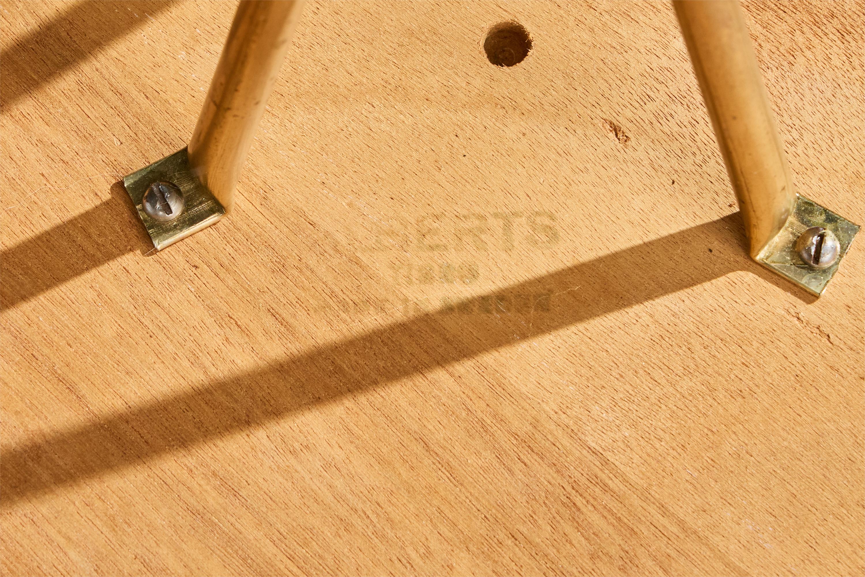 Alberts Tibro, table d'appoint, teck, laiton, Suède, années 1950 en vente 3