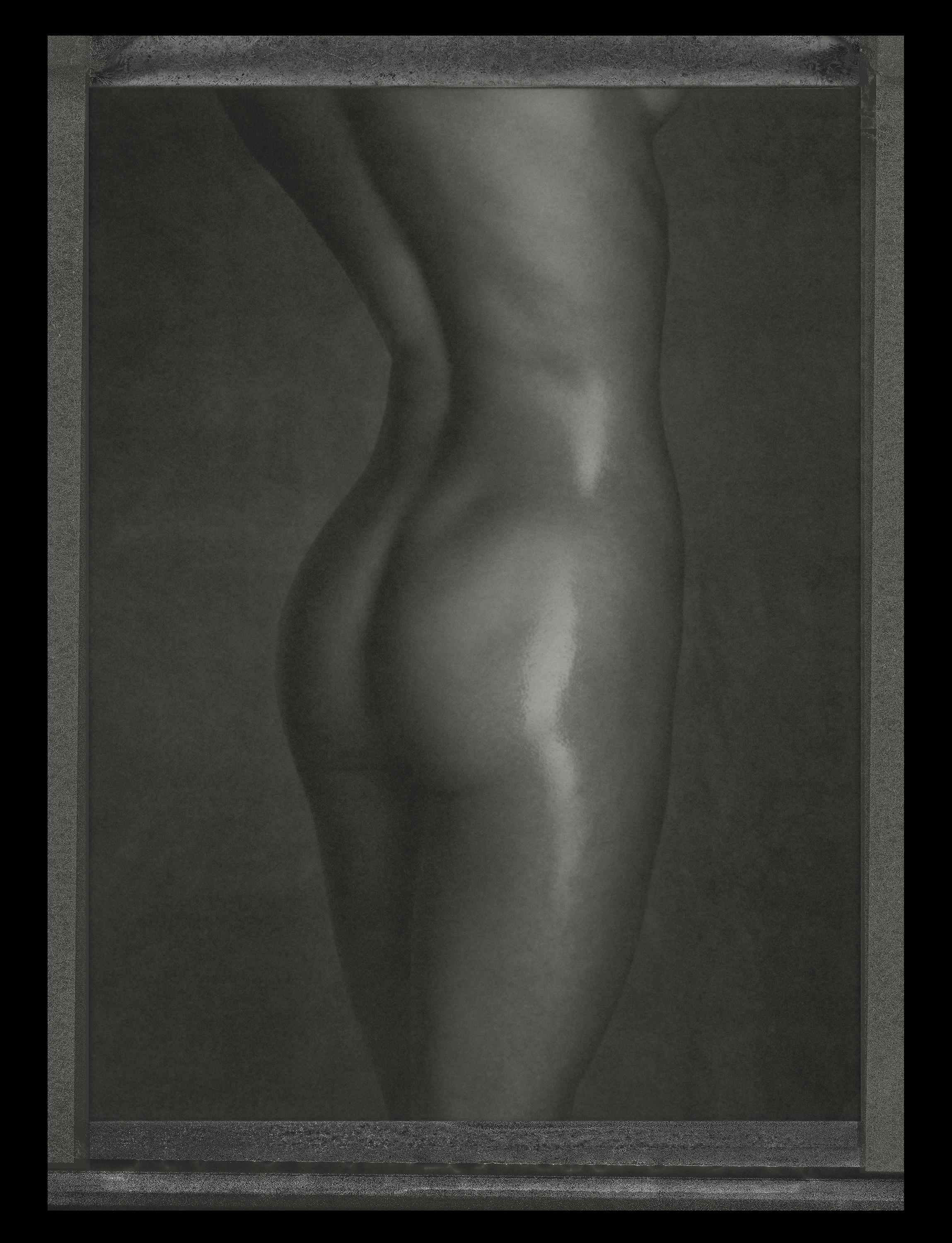 Albert WATSON (*1942, Schottland)
Adriana Lima Nackt, New York City, 1998
Archivpigmentdruck von einem Polaroidnegativ, aufgezogen auf Acryl (Diasec)
141 x 105.5 cm (55 1/2 x 41 1/2 in.)
Auflage von 7; Ed. Nr. 1/7
Gerahmter Druck

Albert Watson