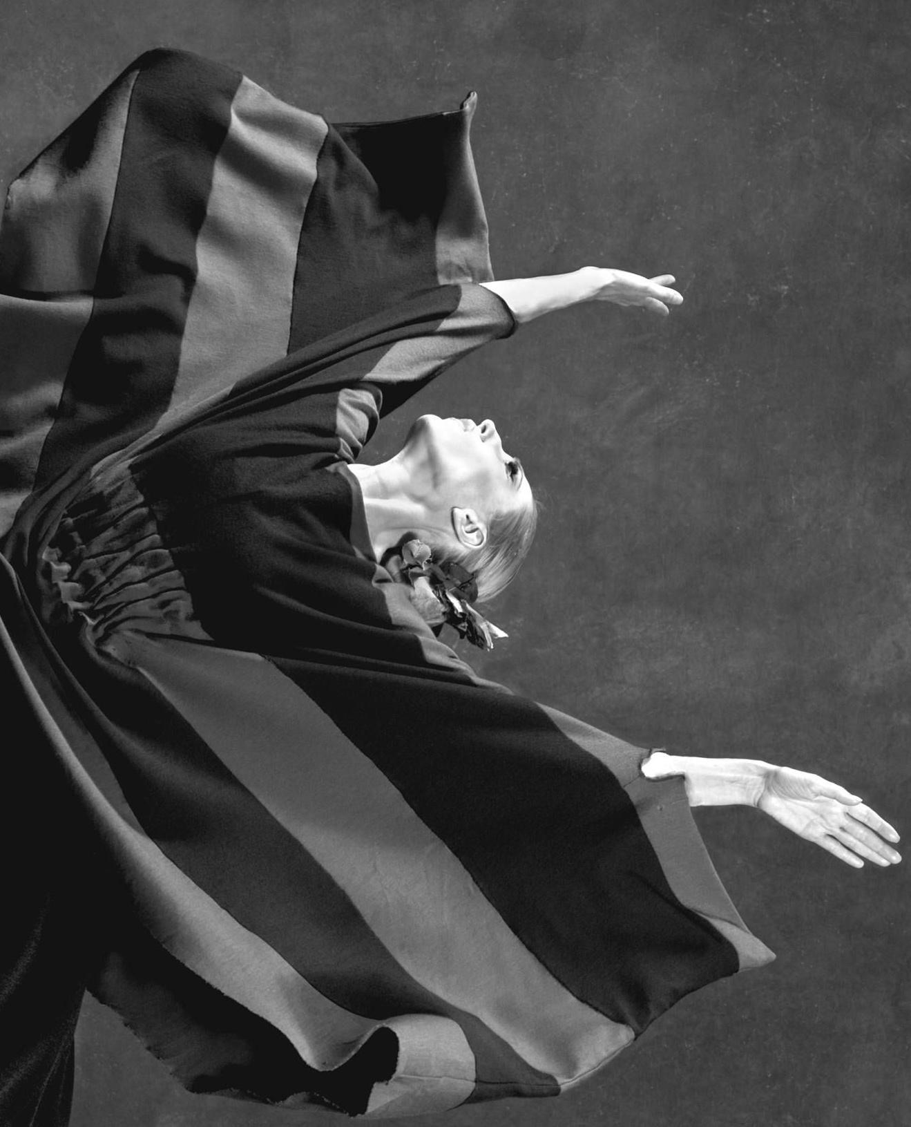 Albert Watson - Katherine Crockett, 'Grotta del cuore', Martha Graham Dance ... in vendita 3