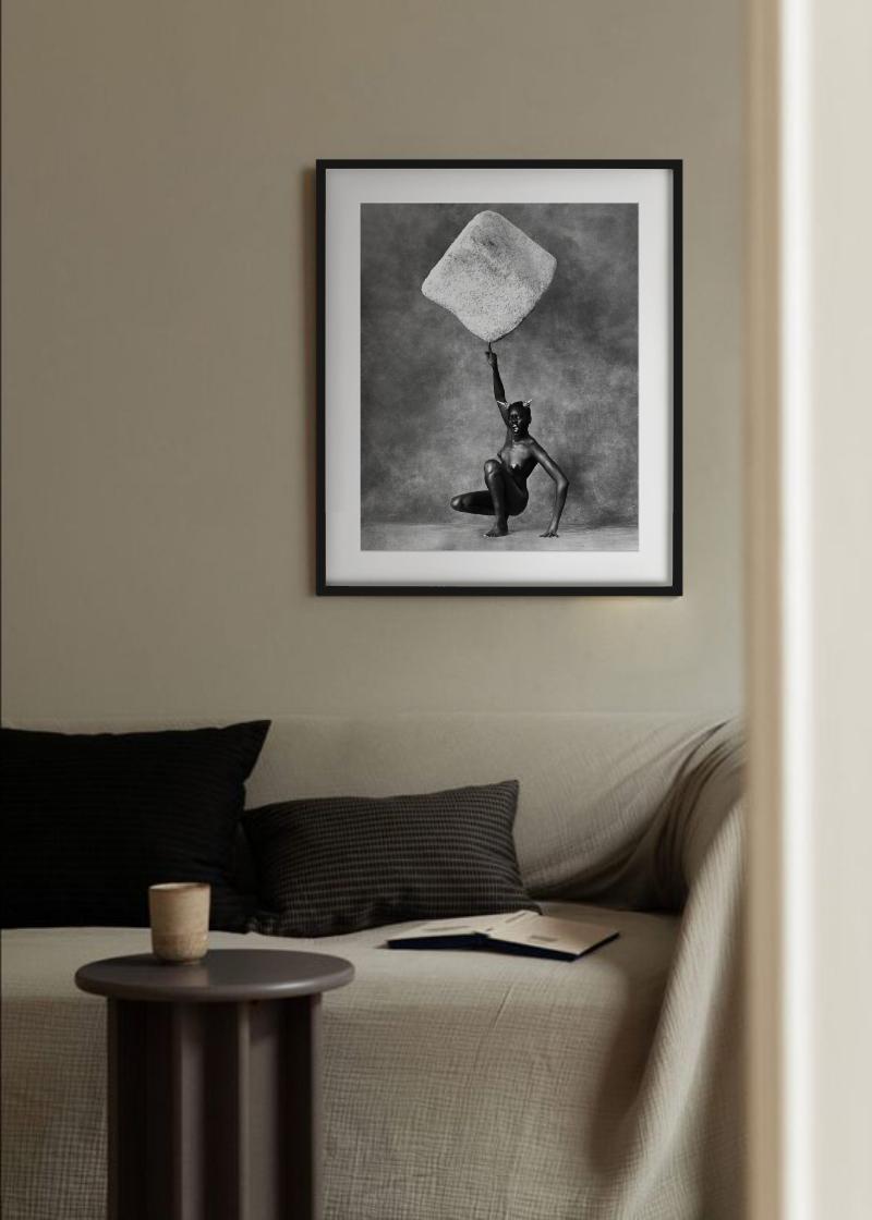 Alek Wek con Sugar Cube, New York City, Lavazza, Fotografia d'autore, 1996 - Photograph di Albert Watson