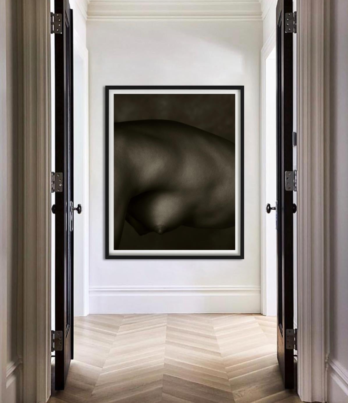 Anouk Dirske - Nu, noir et blanc, photographie d'art - Photograph de Albert Watson