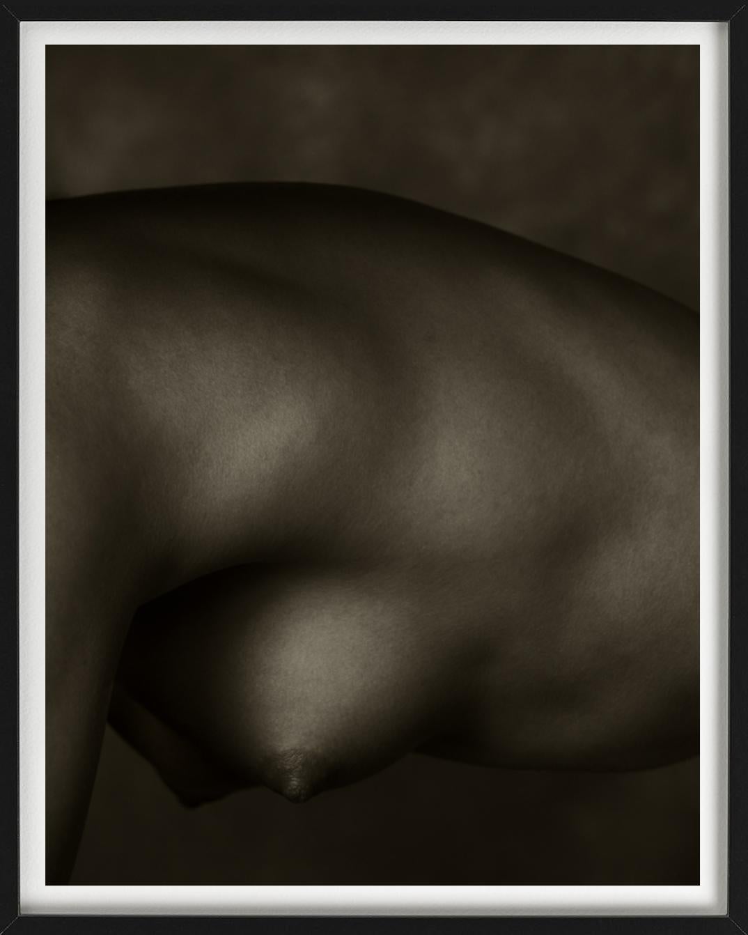 Anouk Dirske - Nu, noir et blanc, photographie d'art - Contemporain Photograph par Albert Watson