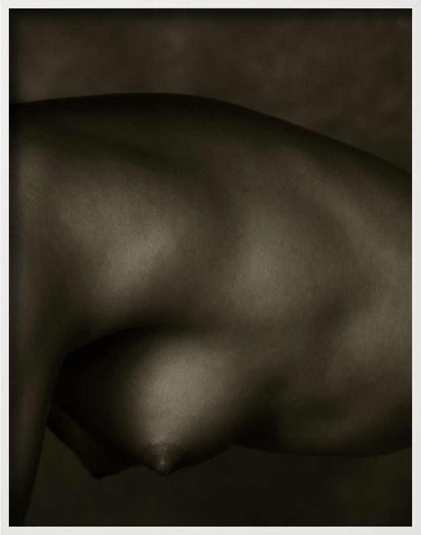 Anouk Dirske - Nu, noir et blanc, photographie d'art en vente 3