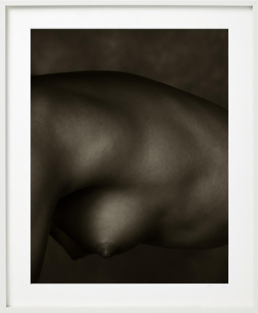 Anouk Dirske - Nu, noir et blanc, photographie d'art en vente 4