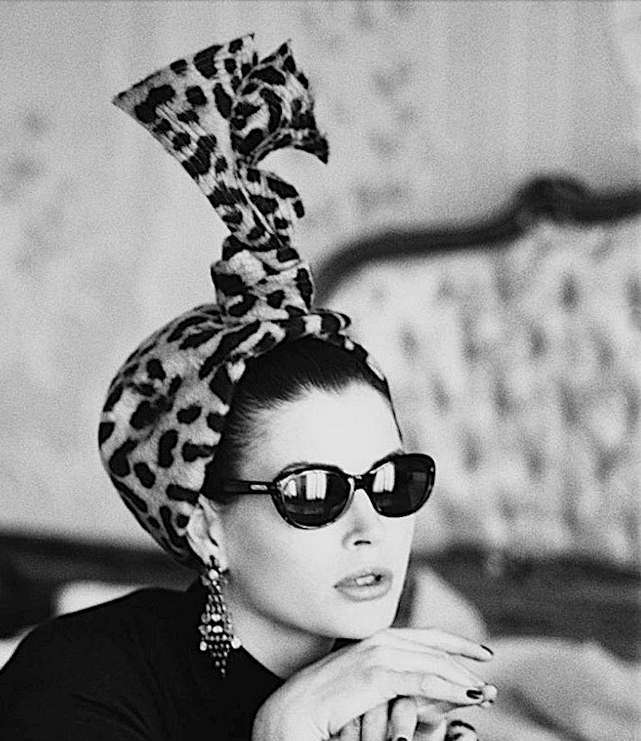 Carre Otis in Kopftuch mit Geparden-Druck, Venedig, Italien im Angebot 1