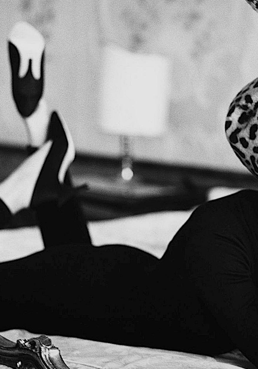 Carre Otis in Kopftuch mit Geparden-Druck, Venedig, Italien im Angebot 3