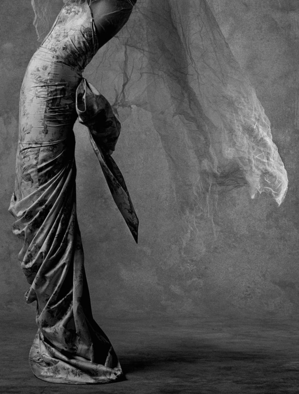 Albert WATSON (*1942, Schottland)
Cecilia Chancellor, London, 1984 
1984
Archivierungs-Pigmentdruck
Bild 142 x 107 cm (55 7/8 x 42 1/8 in.) 
Auflage von 10, plus 2 AP
Nur drucken 

Albert Watson wurde 1942 in Edinburgh, Schottland, geboren.

Er lebt