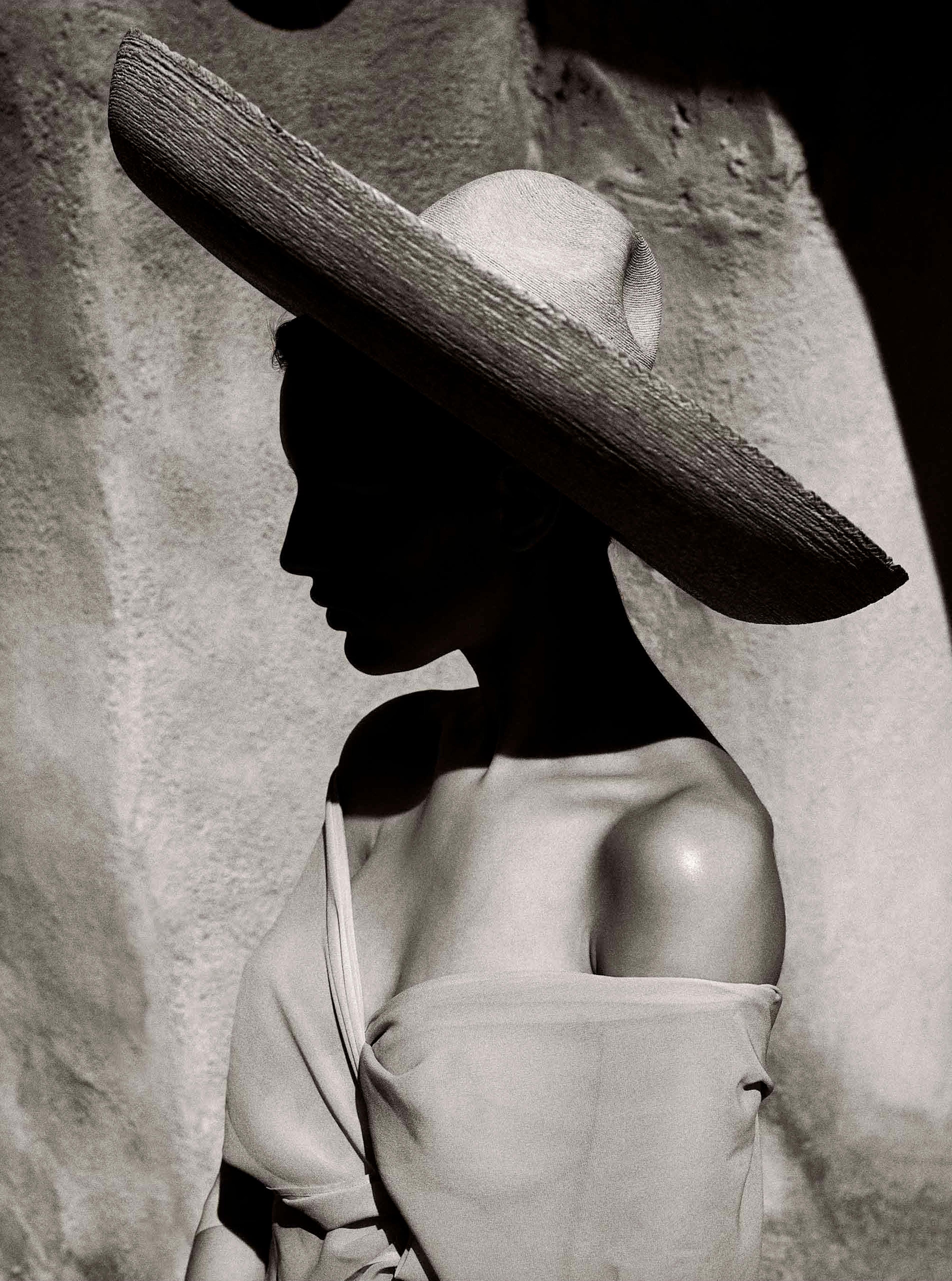 Albert Watson Black and White Photograph – Charlotte Flossaut in Sombrero