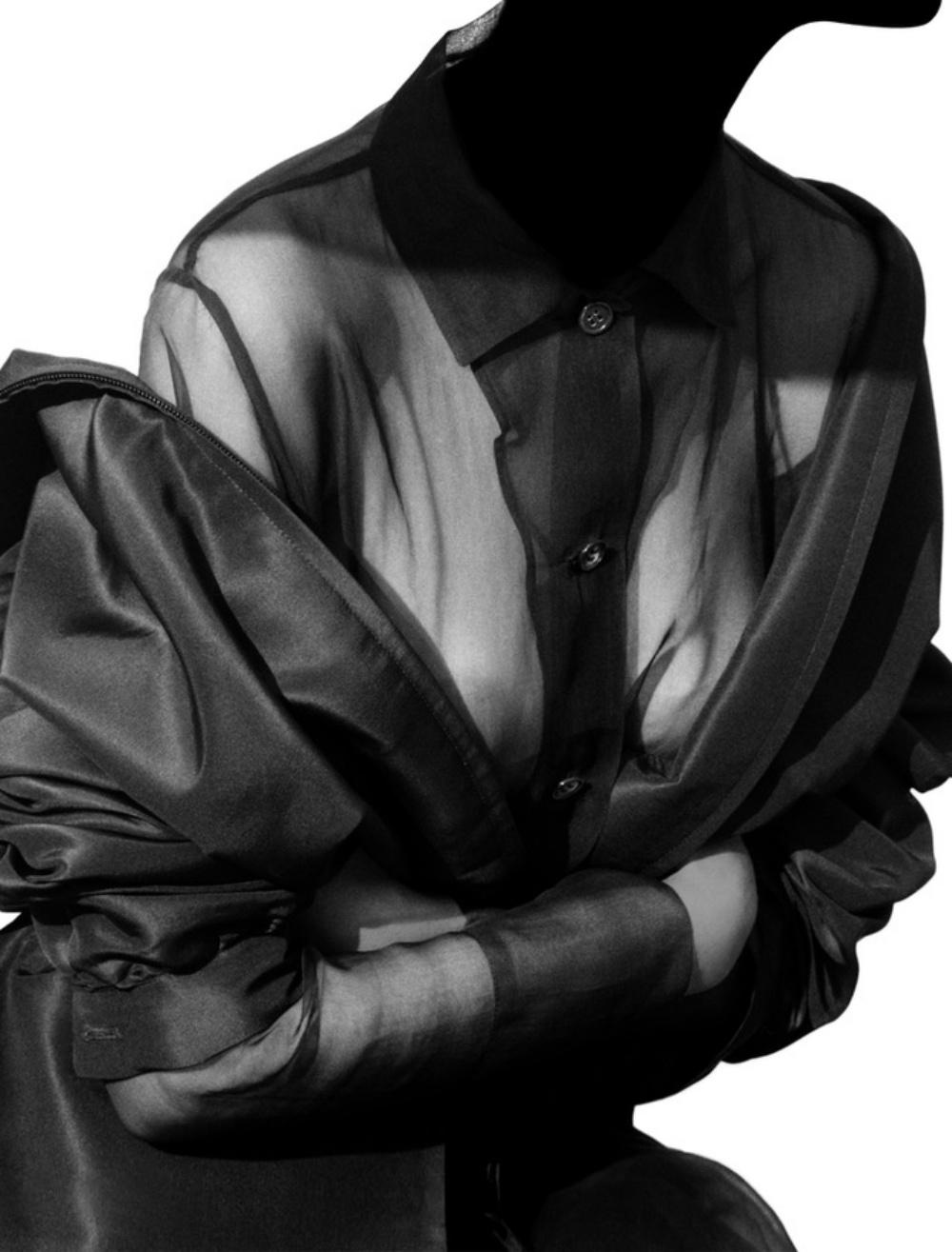 Charlotte in Prada, Milano, 1988 - Albert Watson, Celebrità, Moda, Donna, Arte in vendita 3