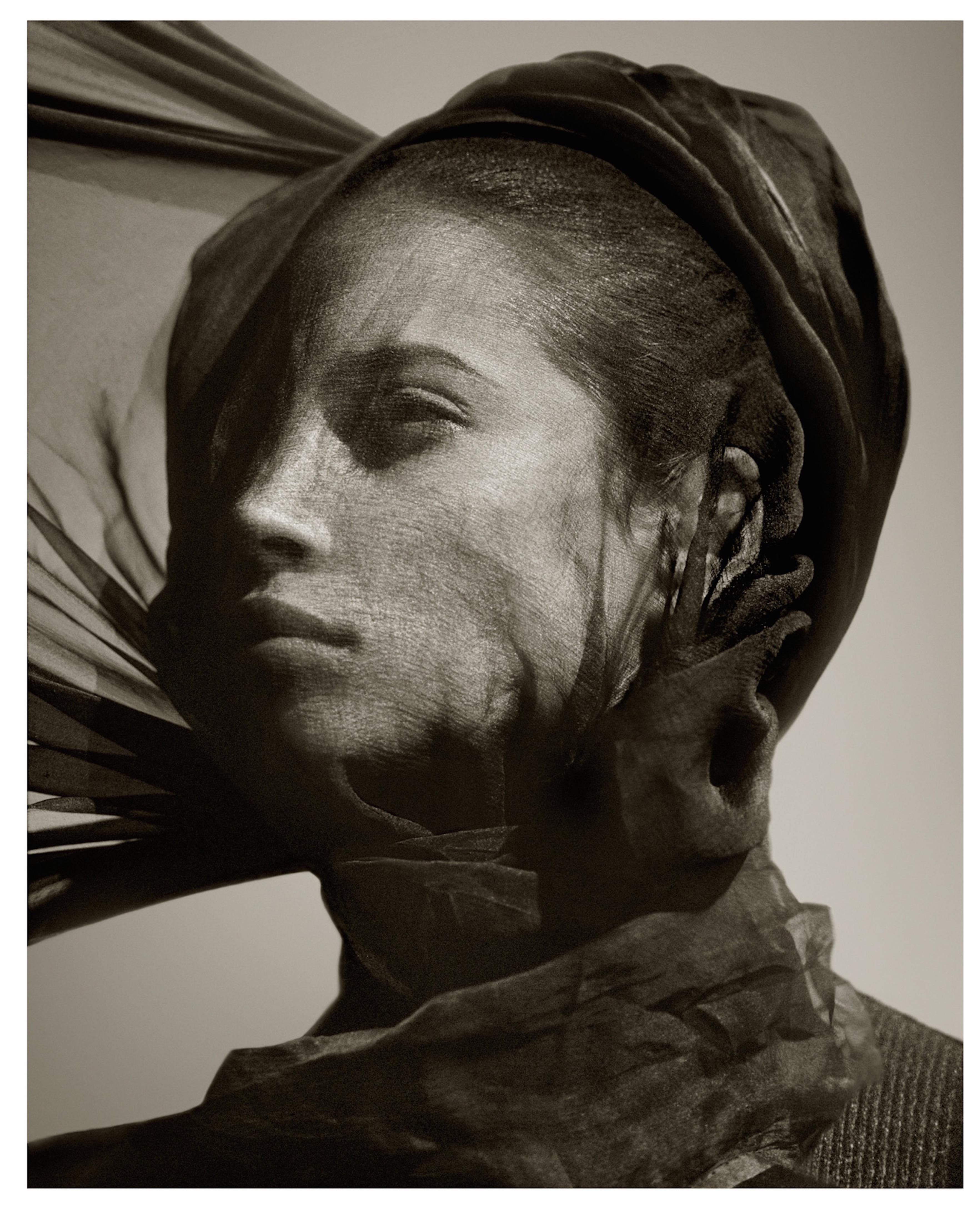 Albert Watson Black and White Photograph – Christy Turlington, Luxor, Ägypten