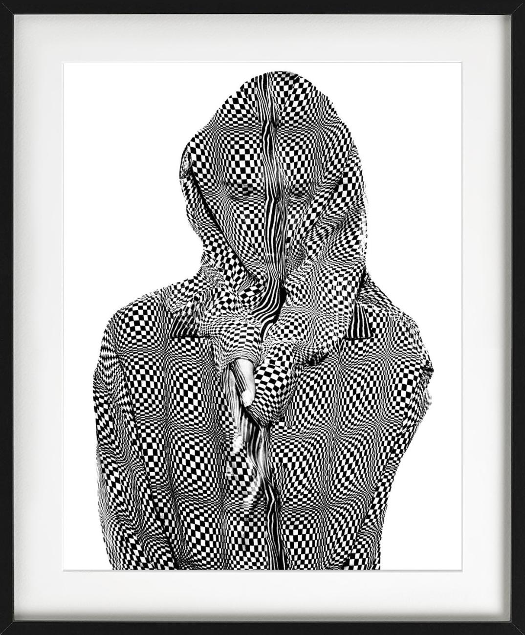 Gabriella Reece in Piero Panchetti, LA - Mode, Kunstfotografie, 1989 (Grau), Black and White Photograph, von Albert Watson