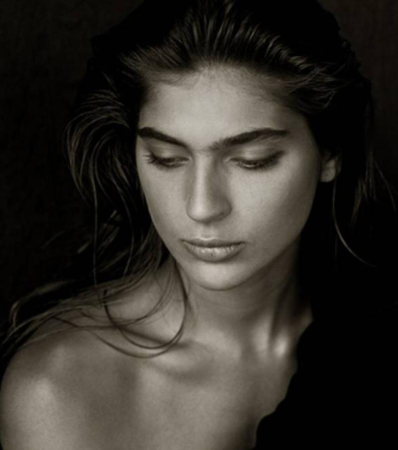 Gabrielle Reece e Michaela Bercu - Doppio ritratto, Fotografia Fine Art, 1989 - Photograph di Albert Watson