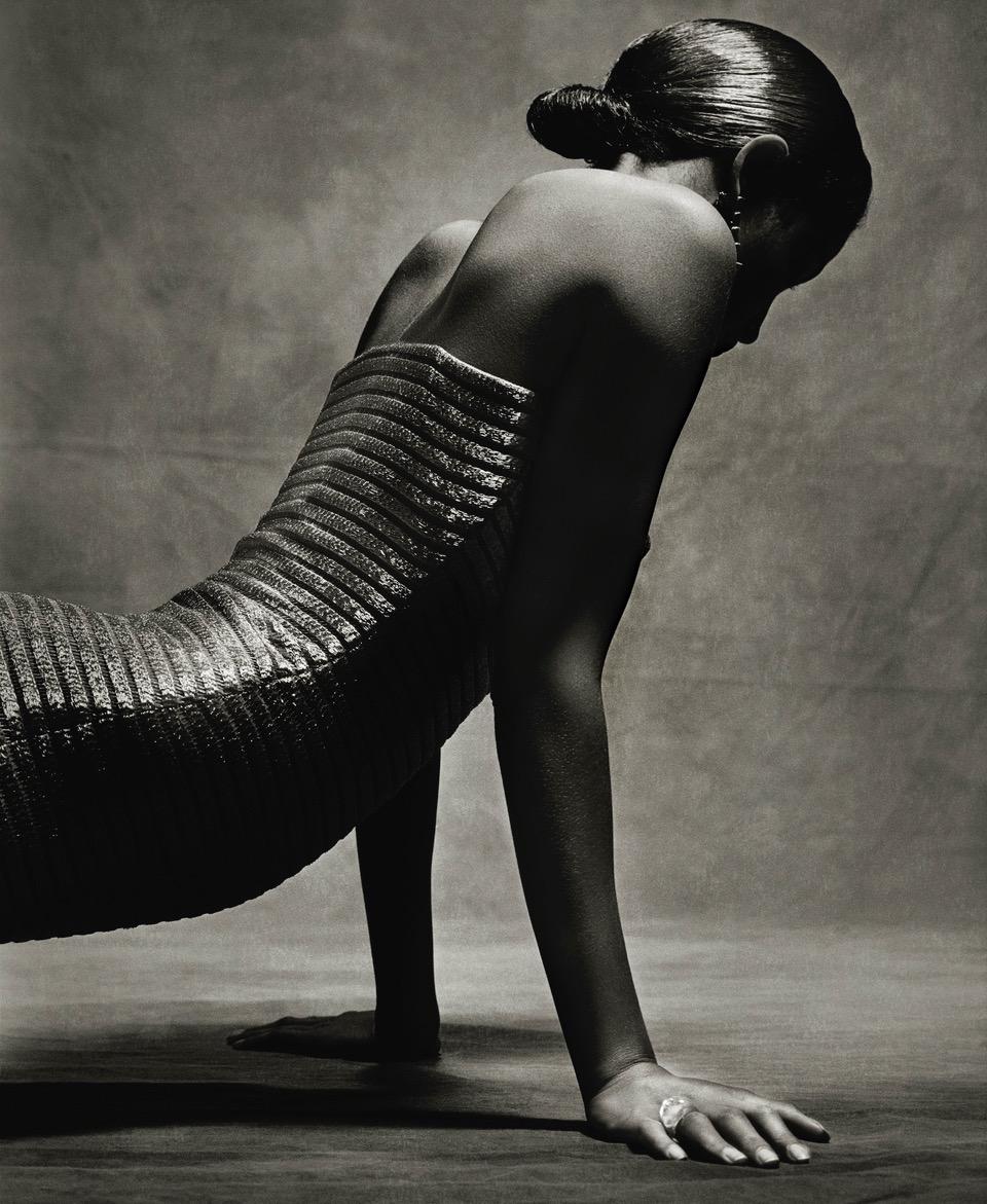 Albert Watson (*1942, Scozia)
Kara Young, New York City, 1989
1989
Stampa a pigmenti d'archivio
Immagine 142 x 107 cm (55 7/8 x 42 1/8 in.) 
Edizione da 10, più 2 AP
Solo stampa 

Albert Watson è nato nel 1942 a Edimburgo, in Scozia.

Attualmente