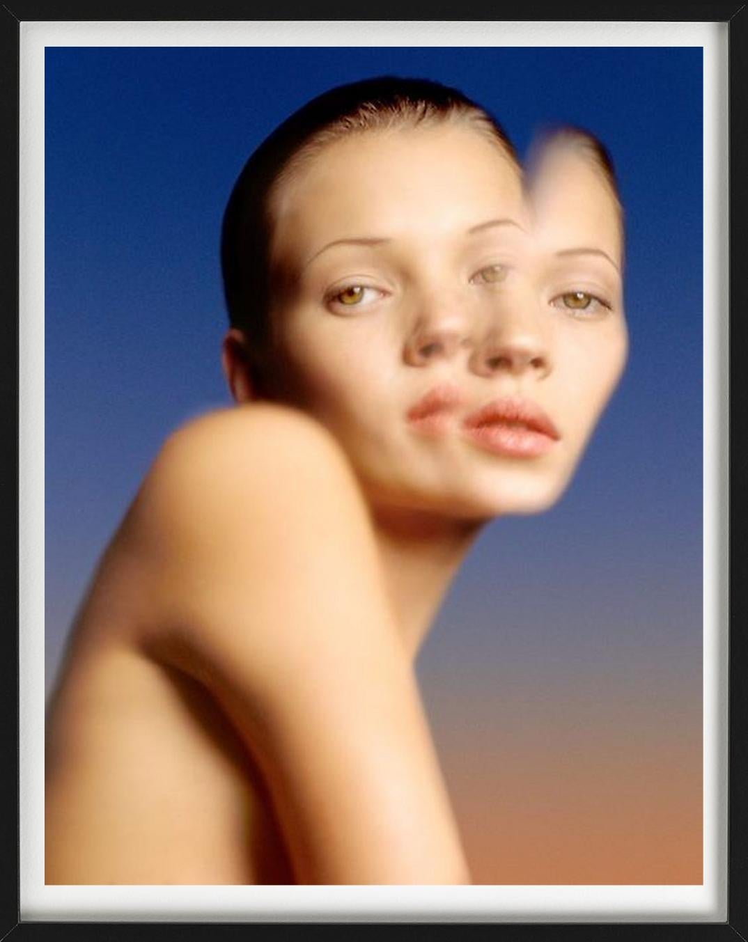 Kate Moss, Reflection on Water, photographie d'art, 1977 - Contemporain Photograph par Albert Watson